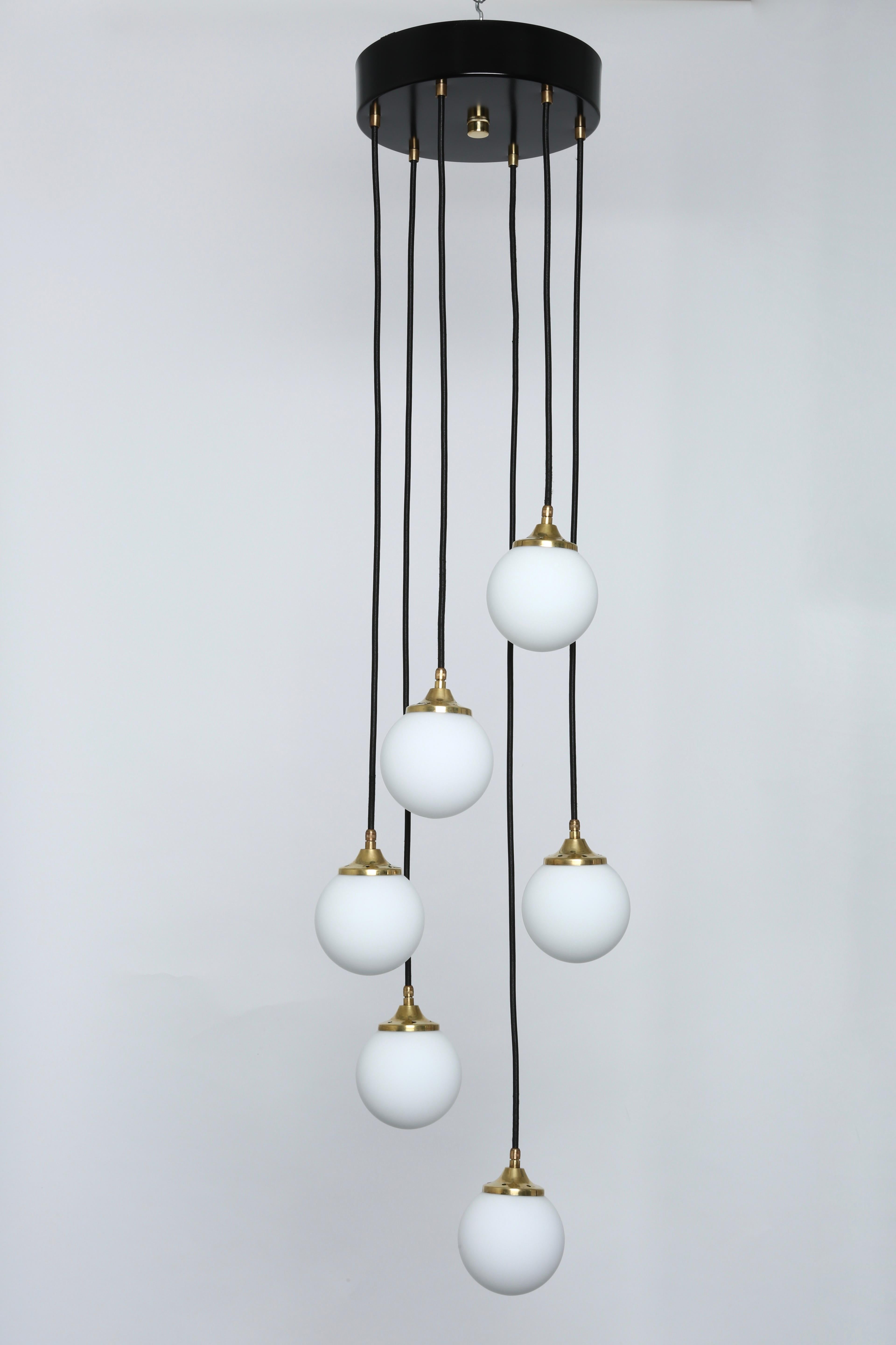 Milieu du XXe siècle Lustre en cascade Stilnovo, Italie vers 1950 en vente