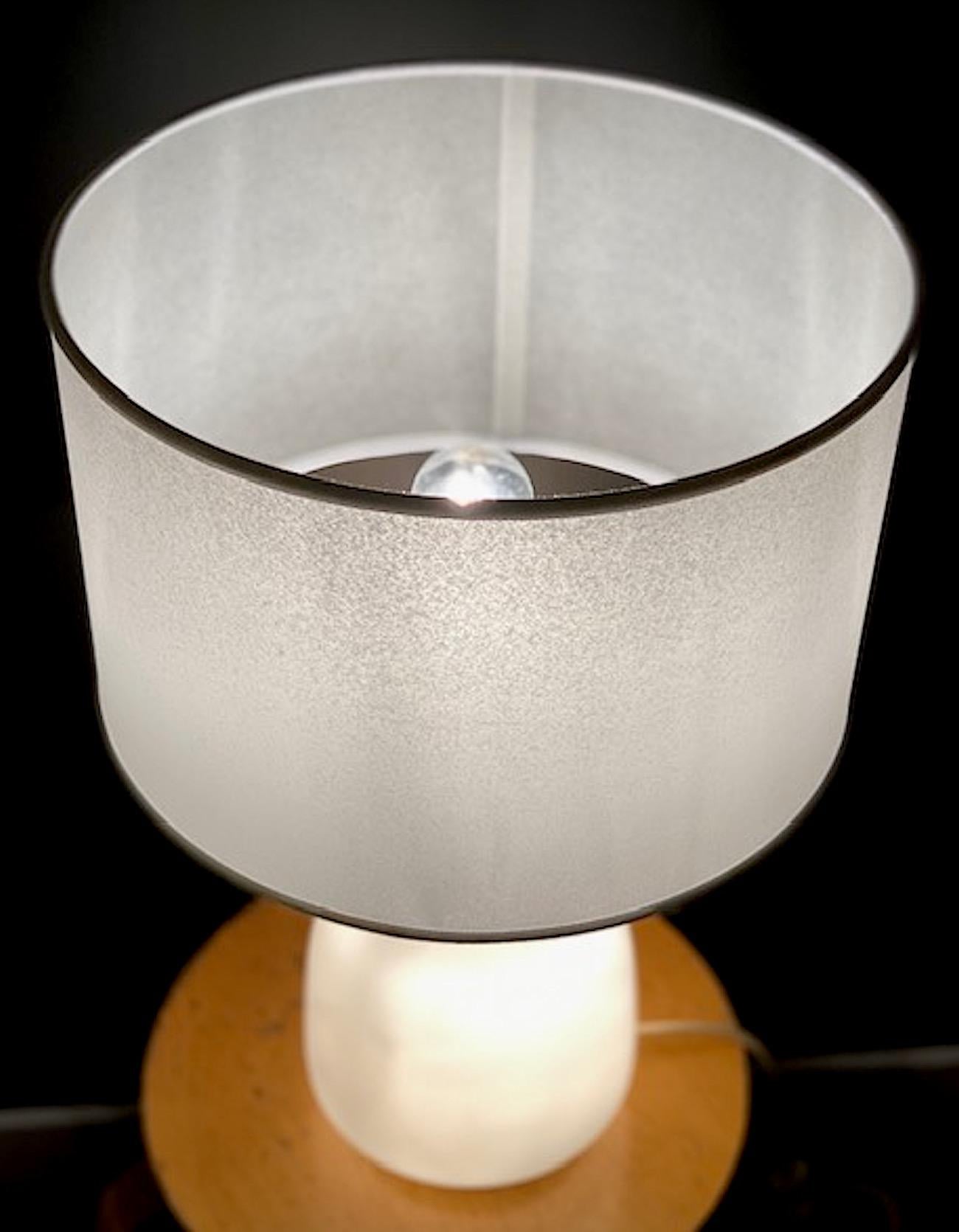 Italian Stilnovo Cased Glass and Brass Table Lamp For Sale