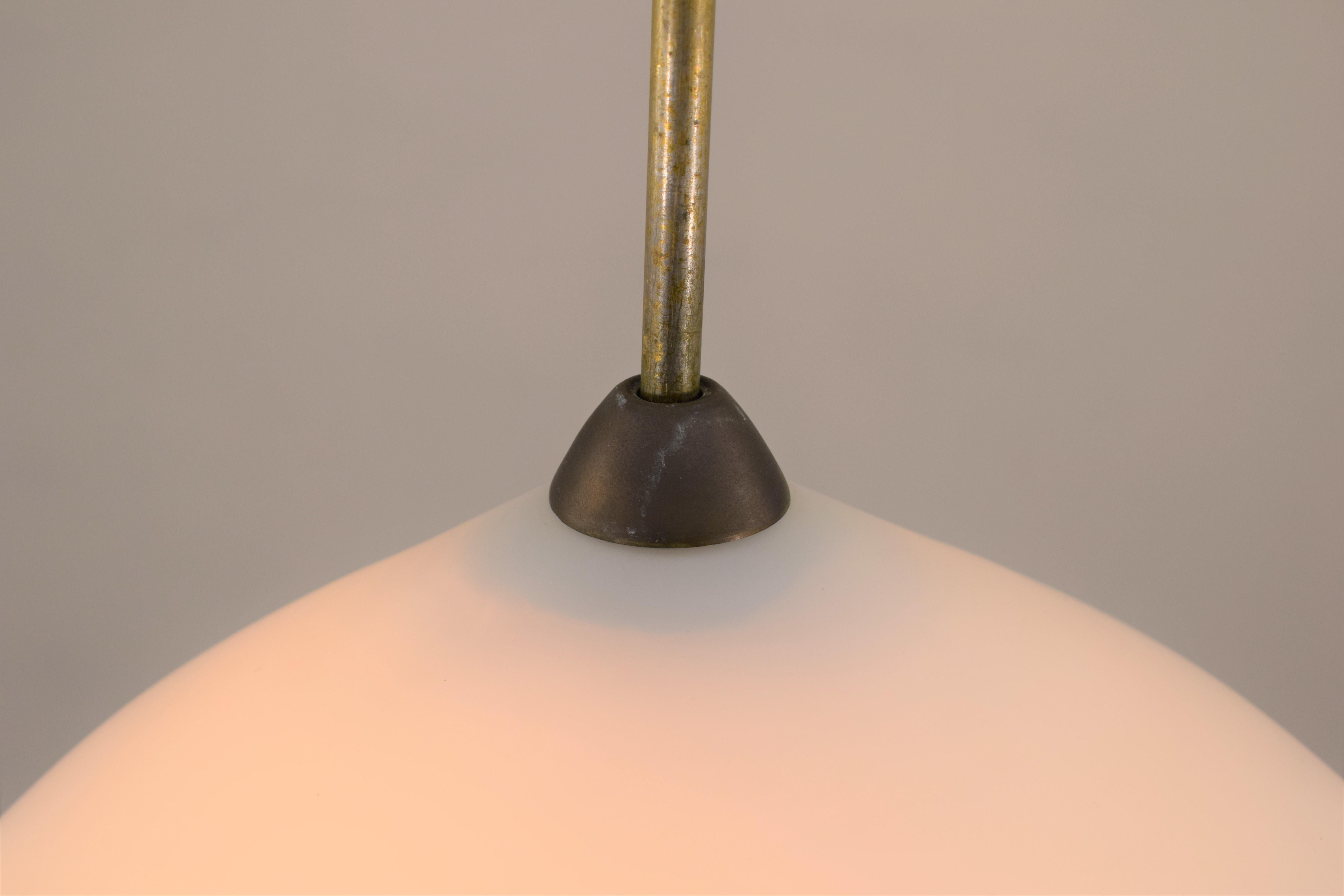 Stilnovo attributed ceiling pendant, 1950s.
Dimensions: H= 145 cm; D= 35 cm; H glass = 35 cm.