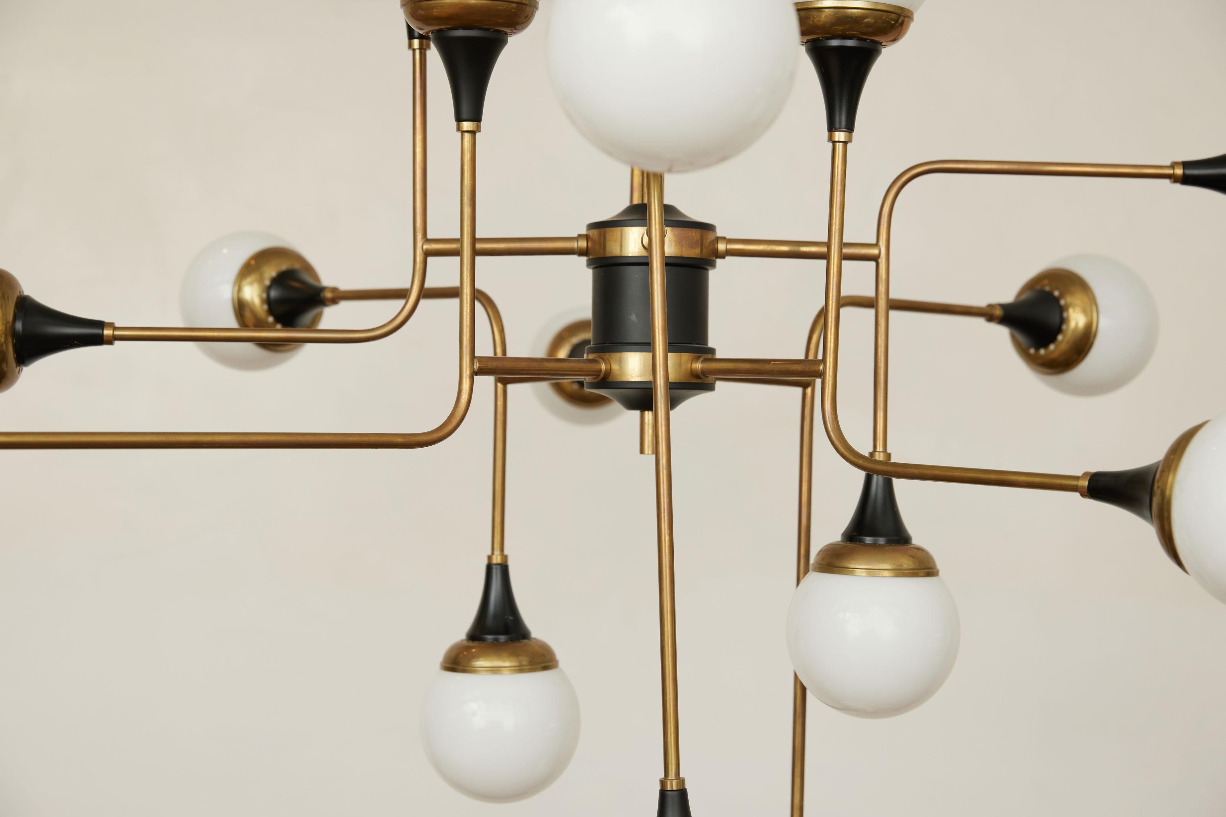 Stilnovo Chandelier 16 Light Brass Metal Opaline Glass, 1950, Italy In Good Condition For Sale In Ventura, CA