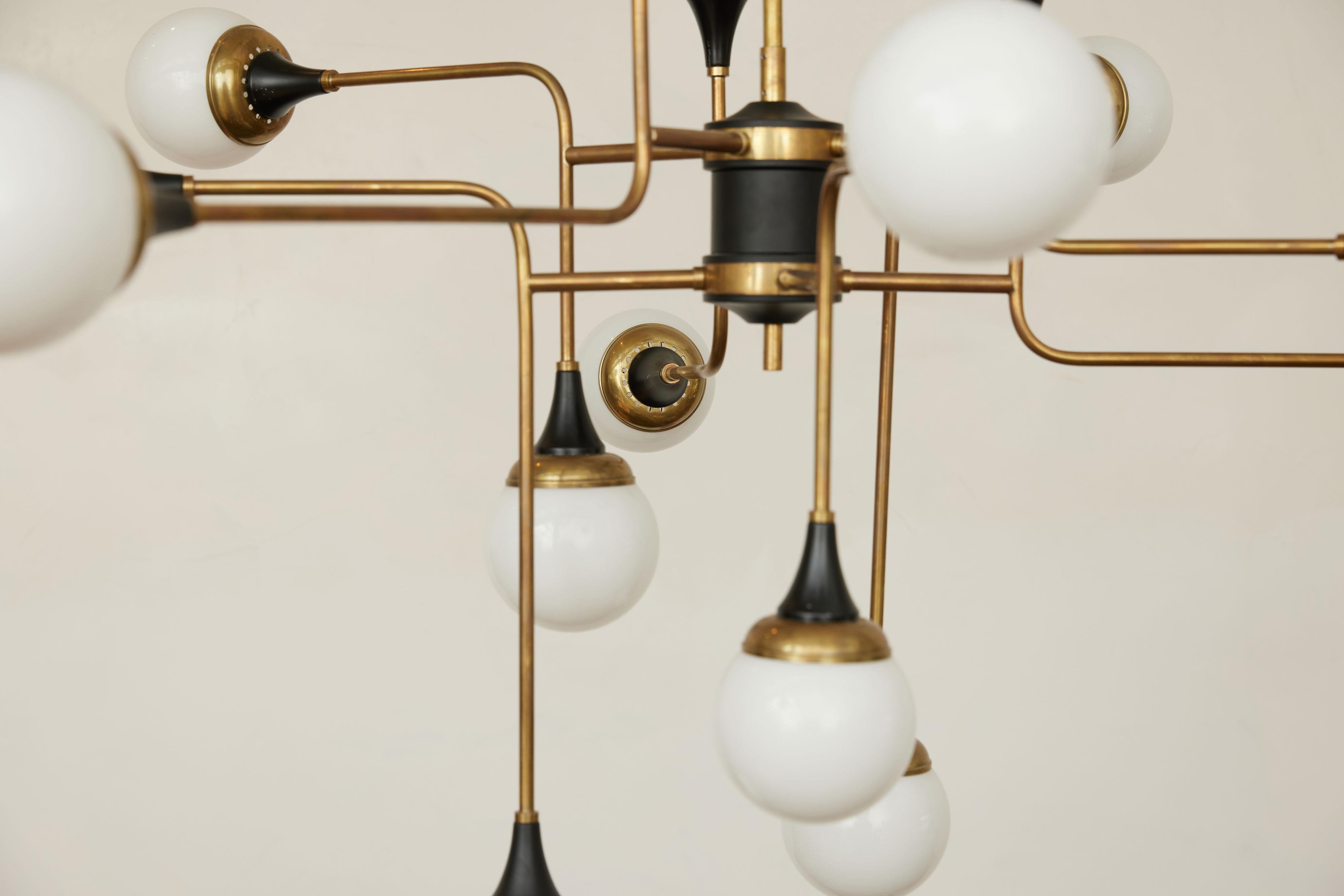Mid-20th Century Stilnovo Chandelier 16 Light Brass Metal Opaline Glass, 1950, Italy For Sale