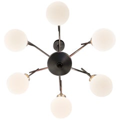 Stilnovo-Kronleuchter mit 6 Lichtern aus Messing und Metallopalglas, 1955, Italien