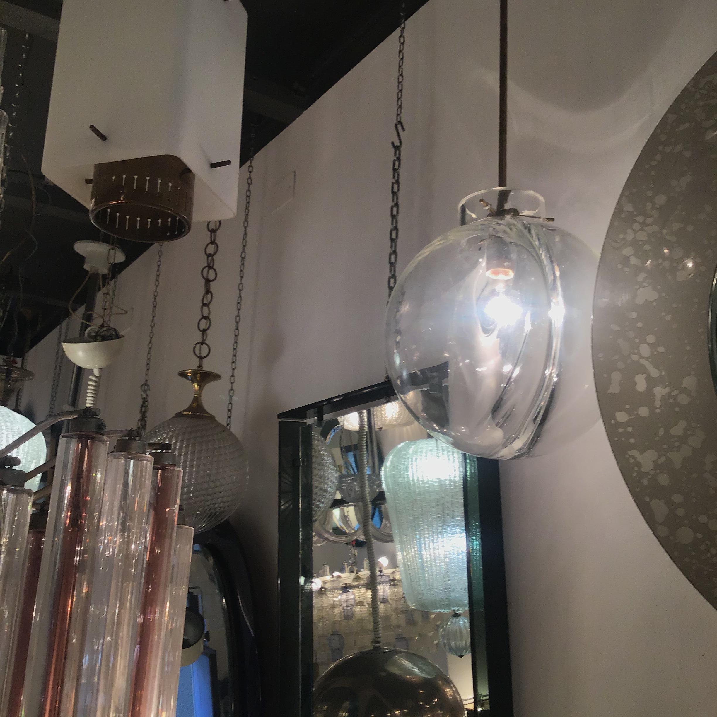 BELLISSIMO LAMPADARIO 1 LUCE DELLA STILNOVO in ottone e vetro opaline in ottimo stato.