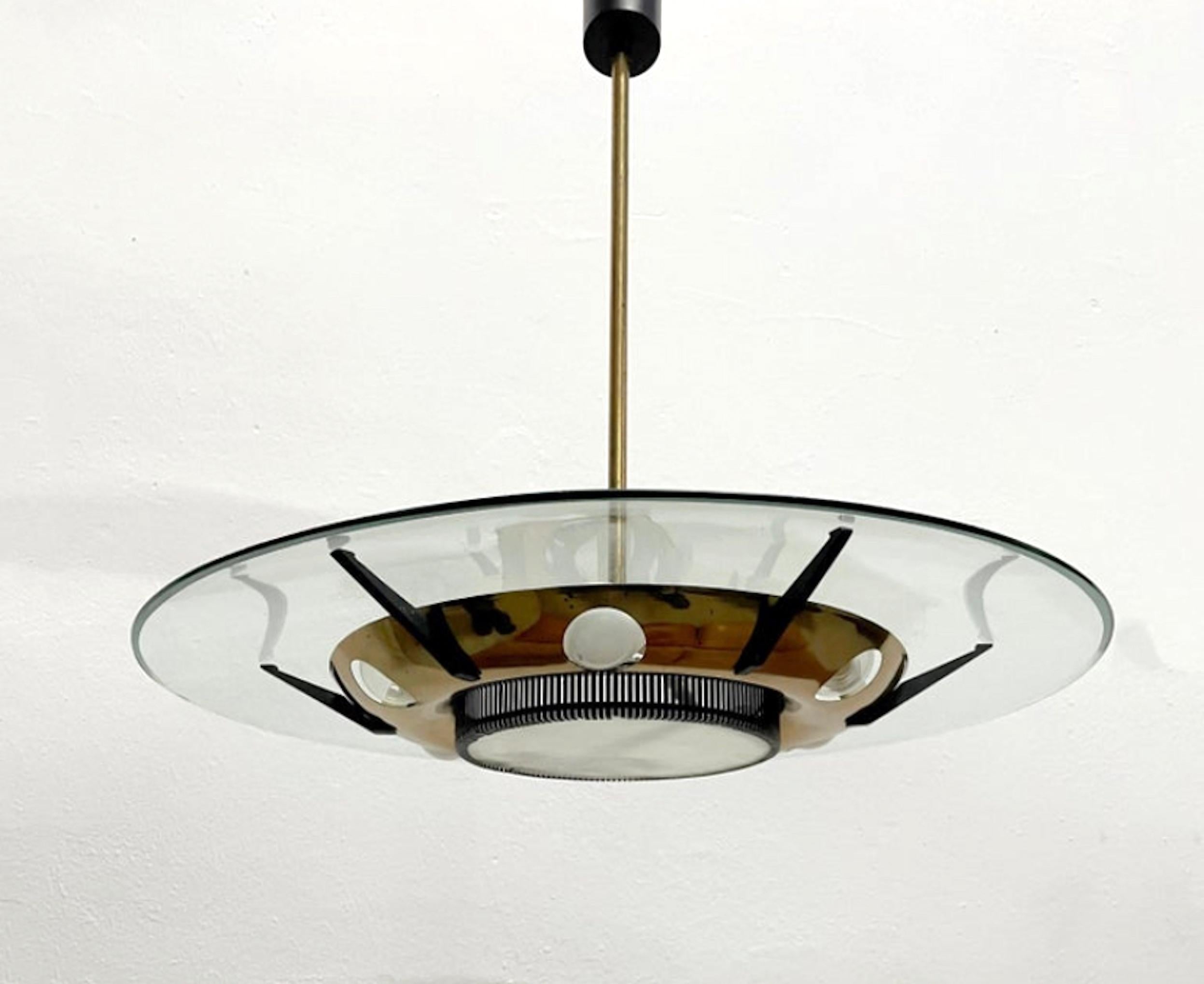 Raro lampadario di metà secolo di Stilnovo in vetro e ottone, Italia, anni '60