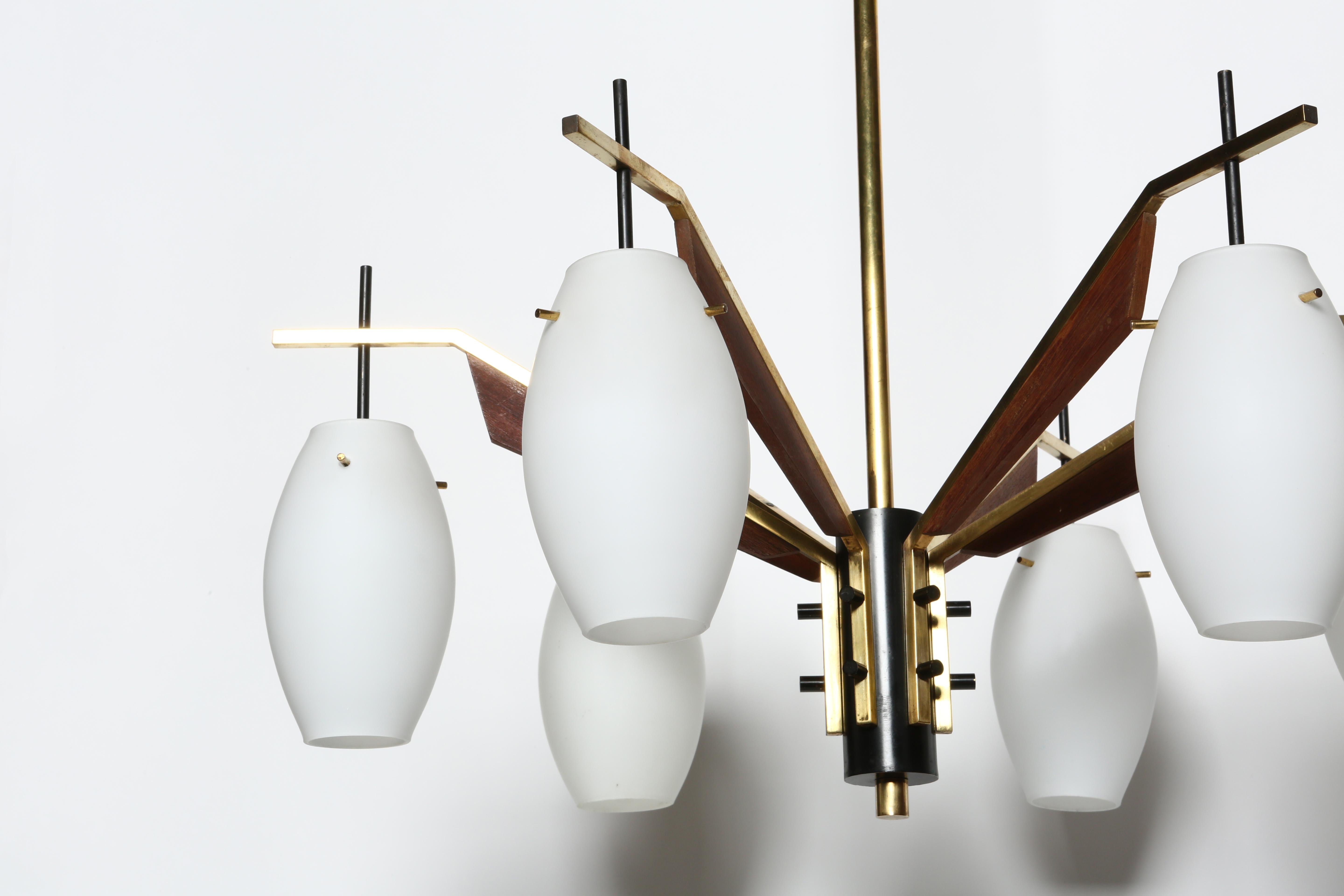 Stilnovo chandelier, Italy 1960s In Good Condition For Sale In Brooklyn, NY