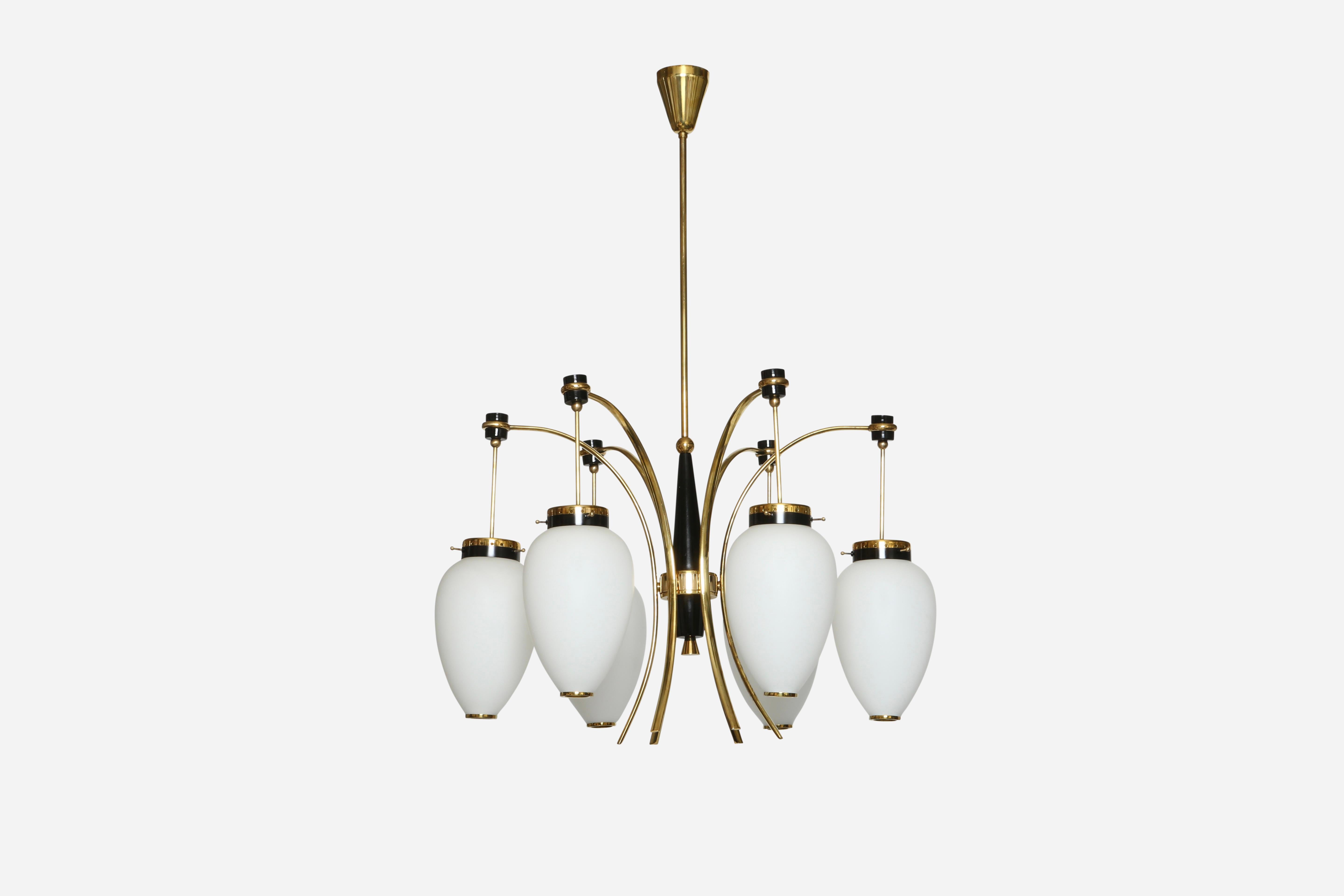 Lustre Stilnovo.
Conçu et fabriqué en Italie, années 1960
Verre opalin, laiton, métal émaillé.
Six cloches en verre.
Corps d'une hauteur de 16,5 pouces.
Accepte 6 ampoules candélabres.
Câblage US GRATUIT sur demande.
La hauteur (hauteur totale) est