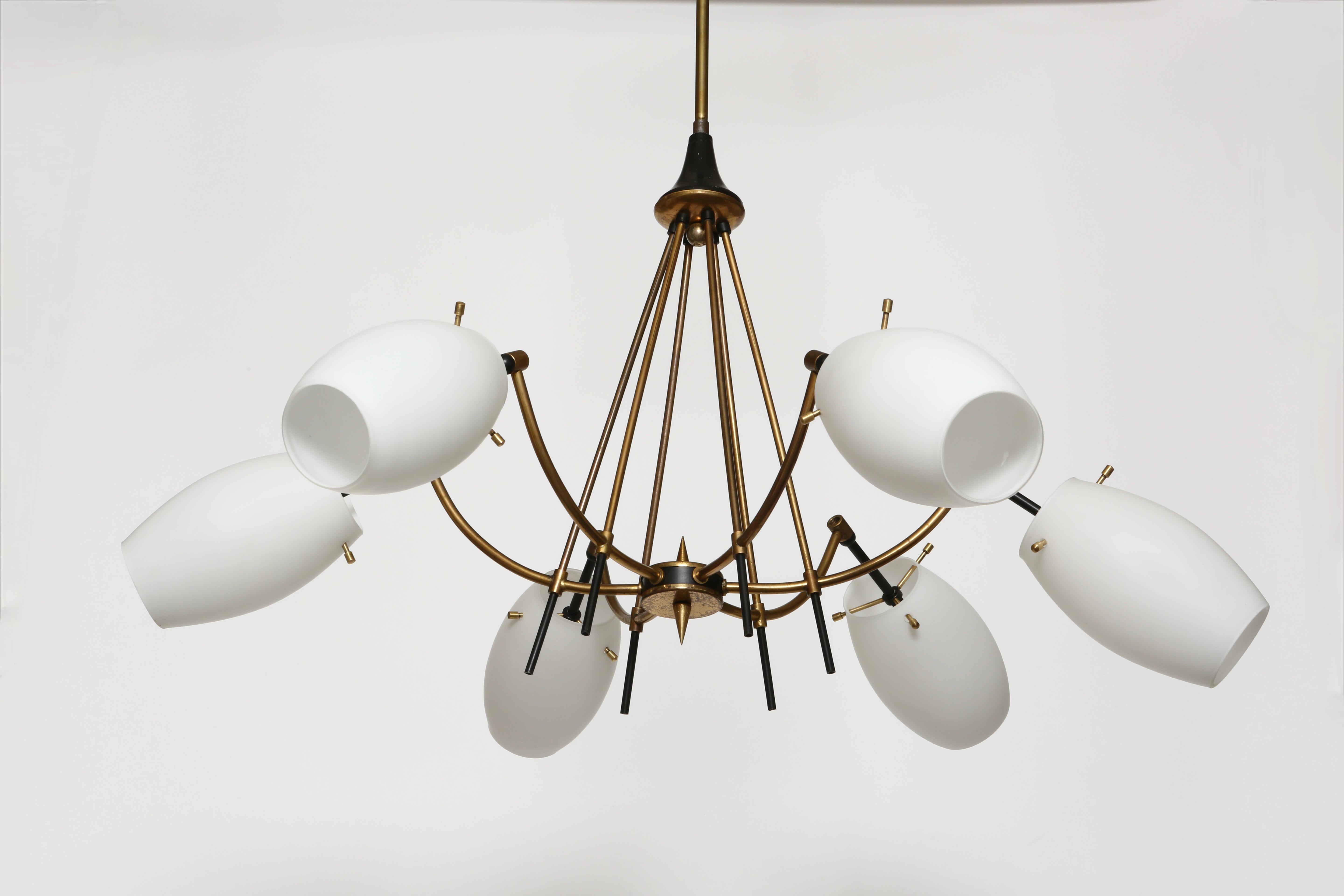 Mid-Century Modern Stilnovo chandelier Italy circa 1960s For Sale