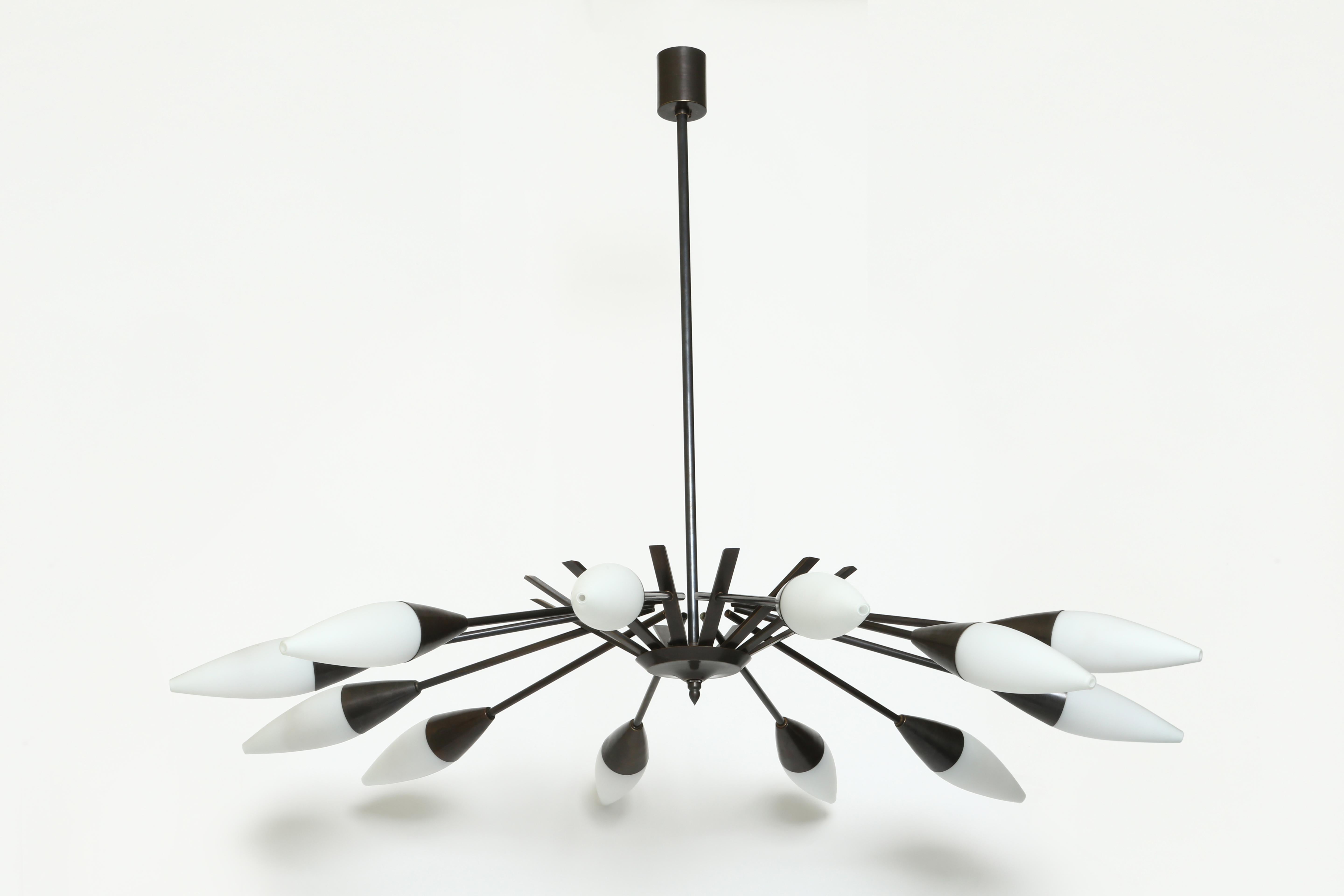 Mid-Century moderno Lampadario Stilnovo, Italia circa 1960 in vendita
