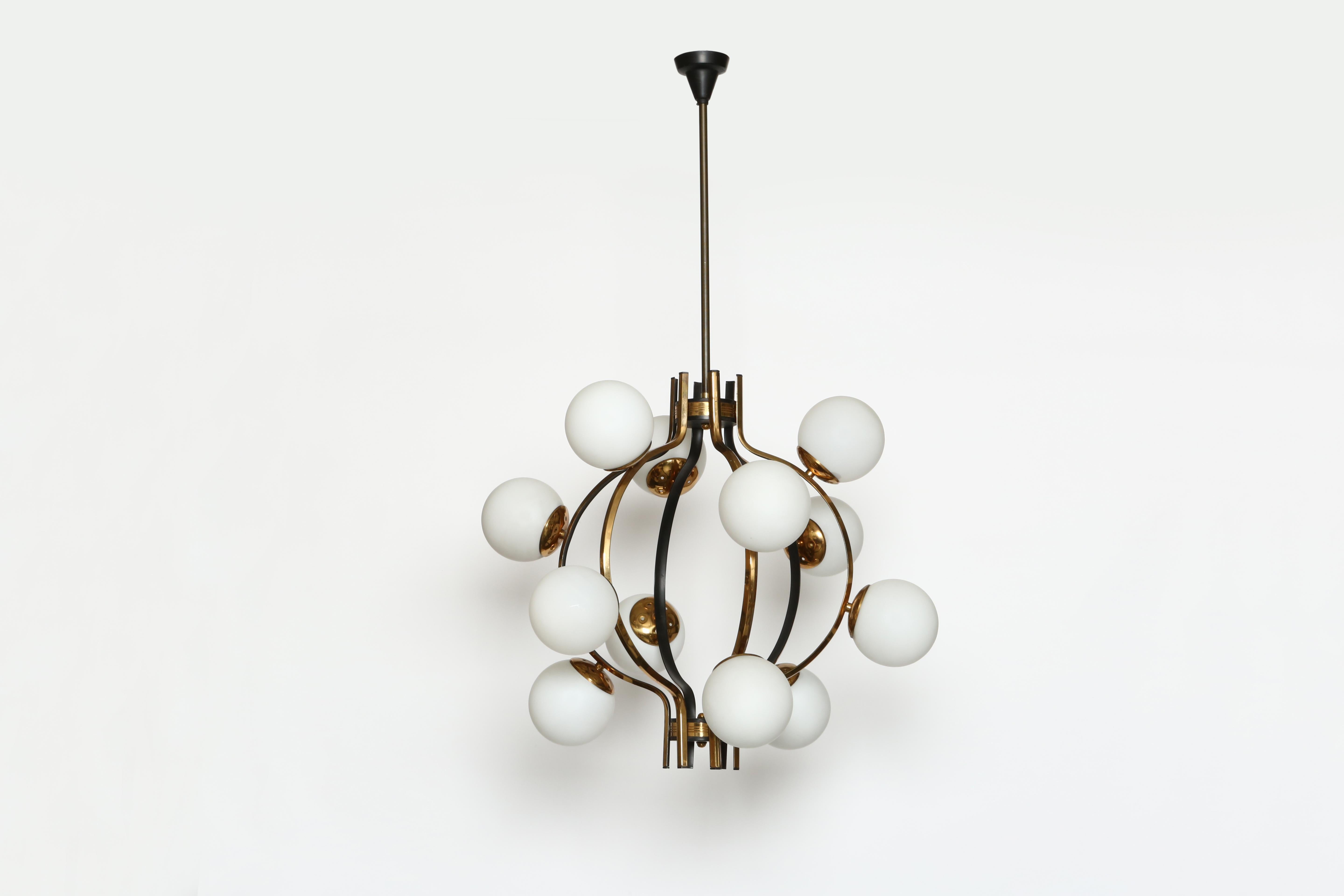 Smaltato Lampadario Stilnovo Italia circa anni '60 in vendita