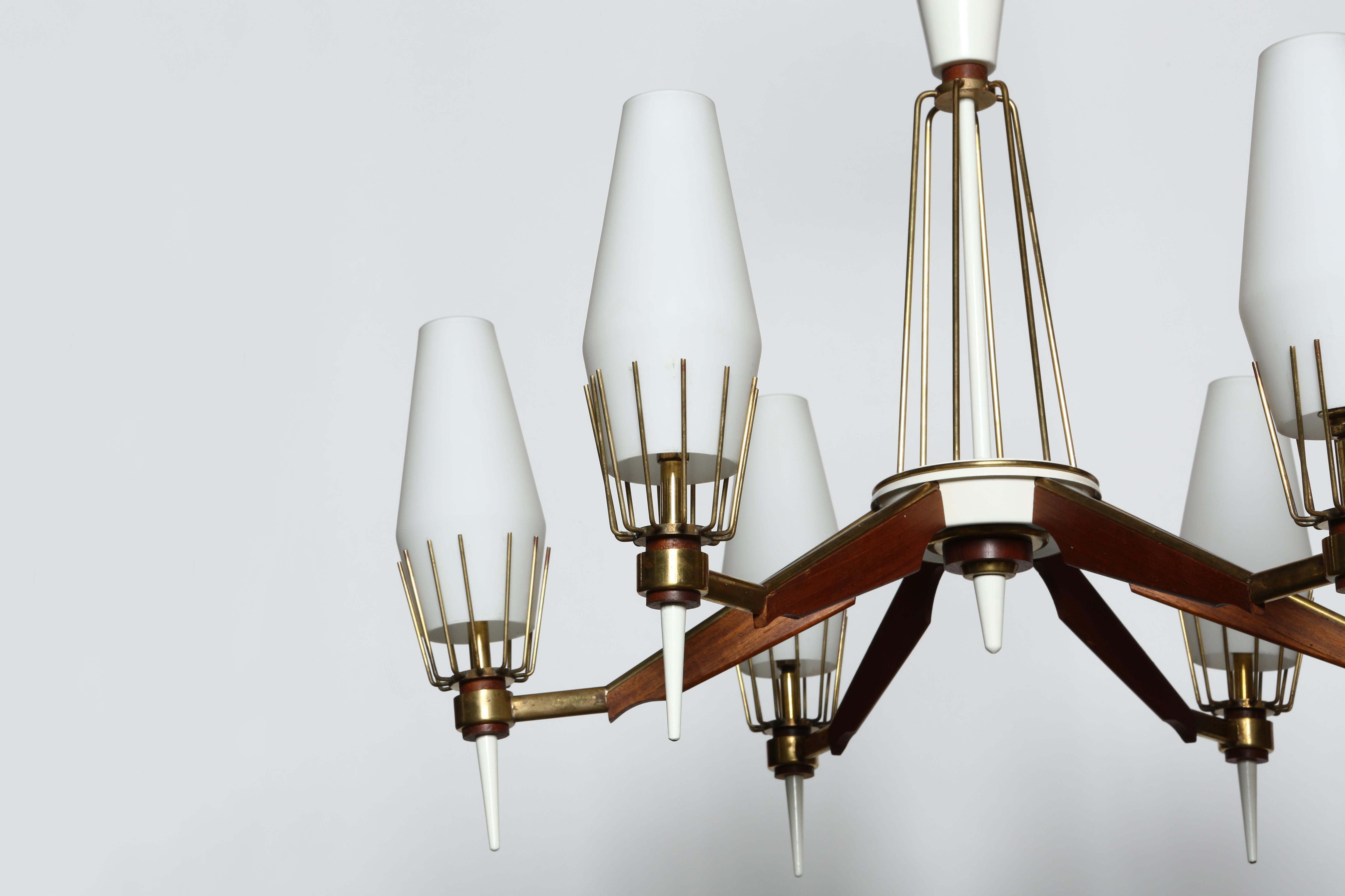 Stilnovo chandelier, Italy circa 1960s In Good Condition For Sale In Brooklyn, NY