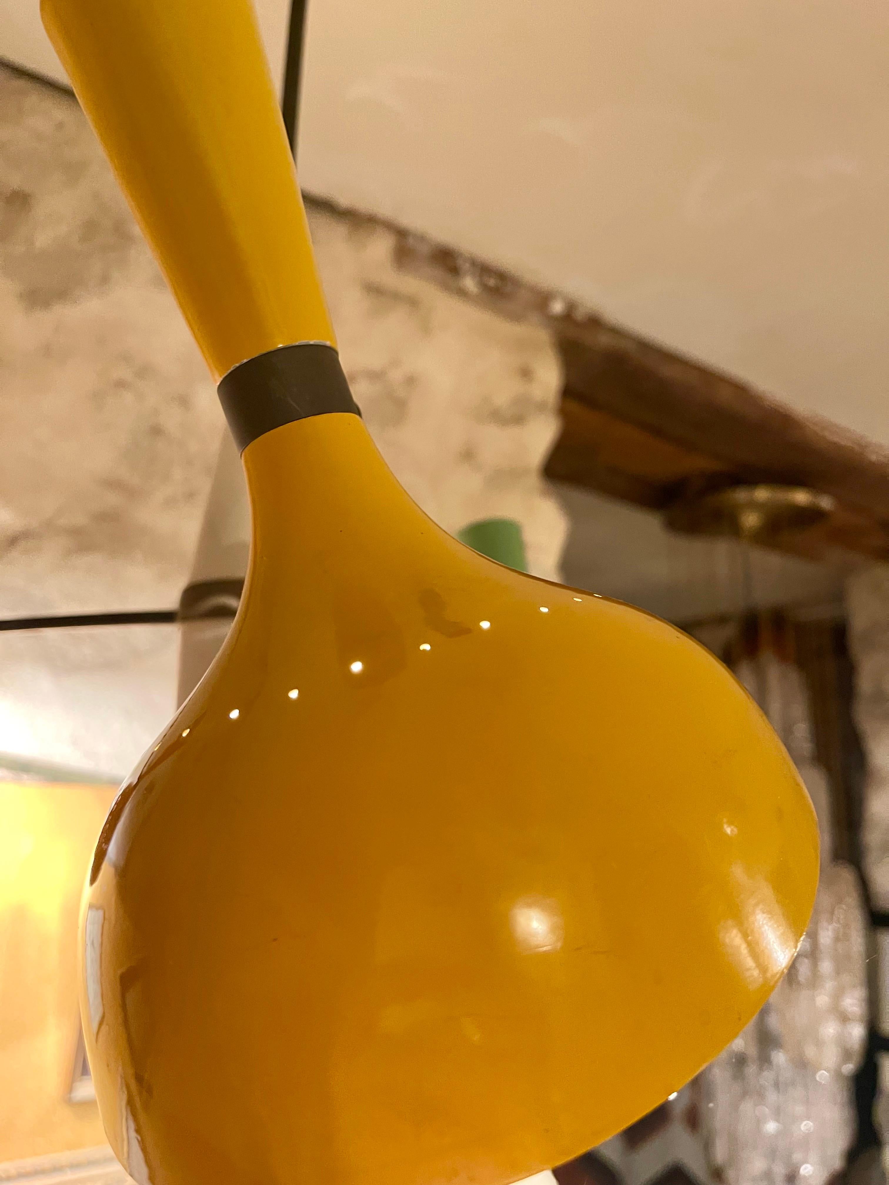 italien Stilnovo Lustre laqué 3 Lights avec structure en laiton , Italie 1950s