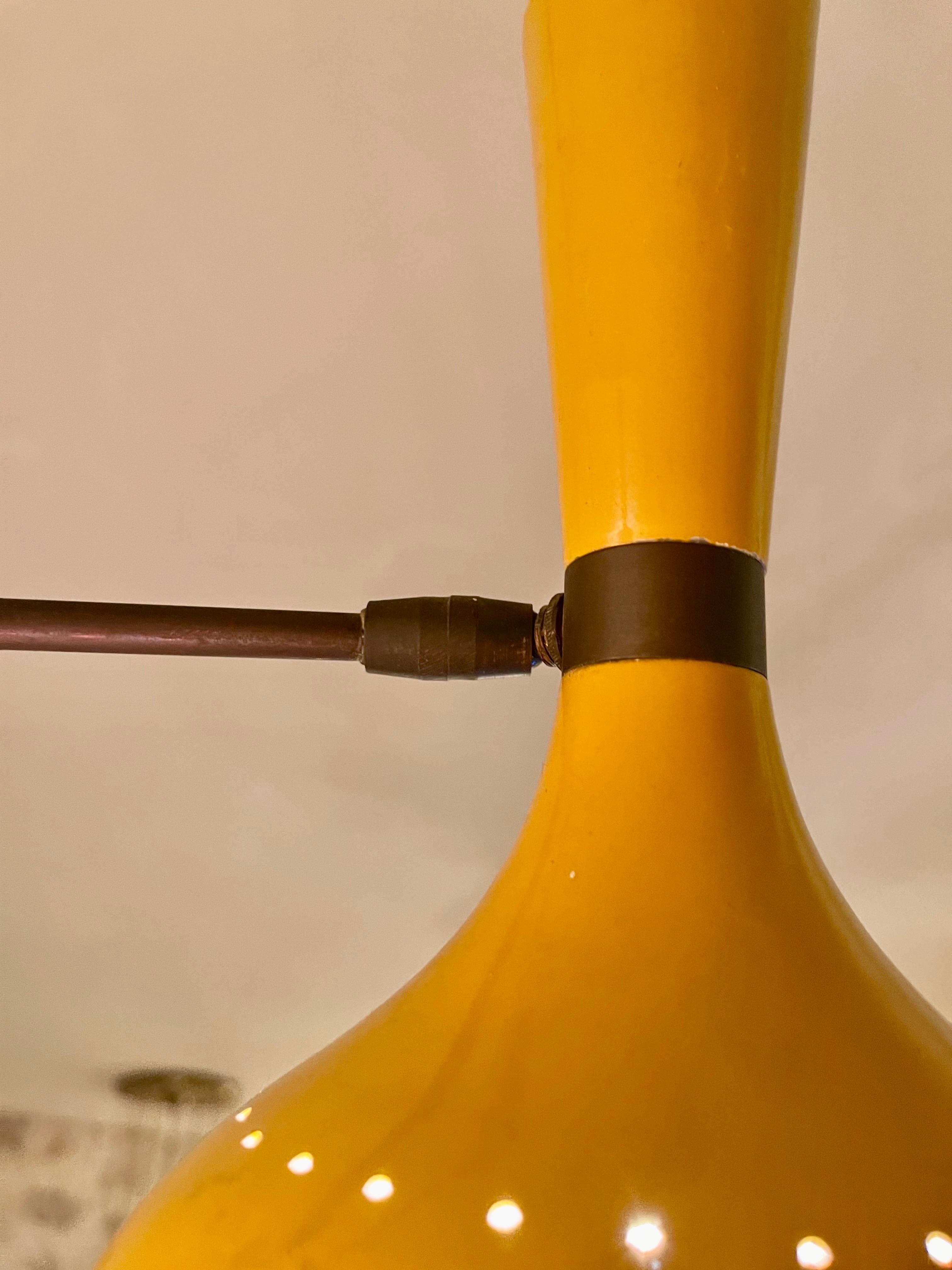 Aluminium Stilnovo Lustre laqué 3 Lights avec structure en laiton , Italie 1950s