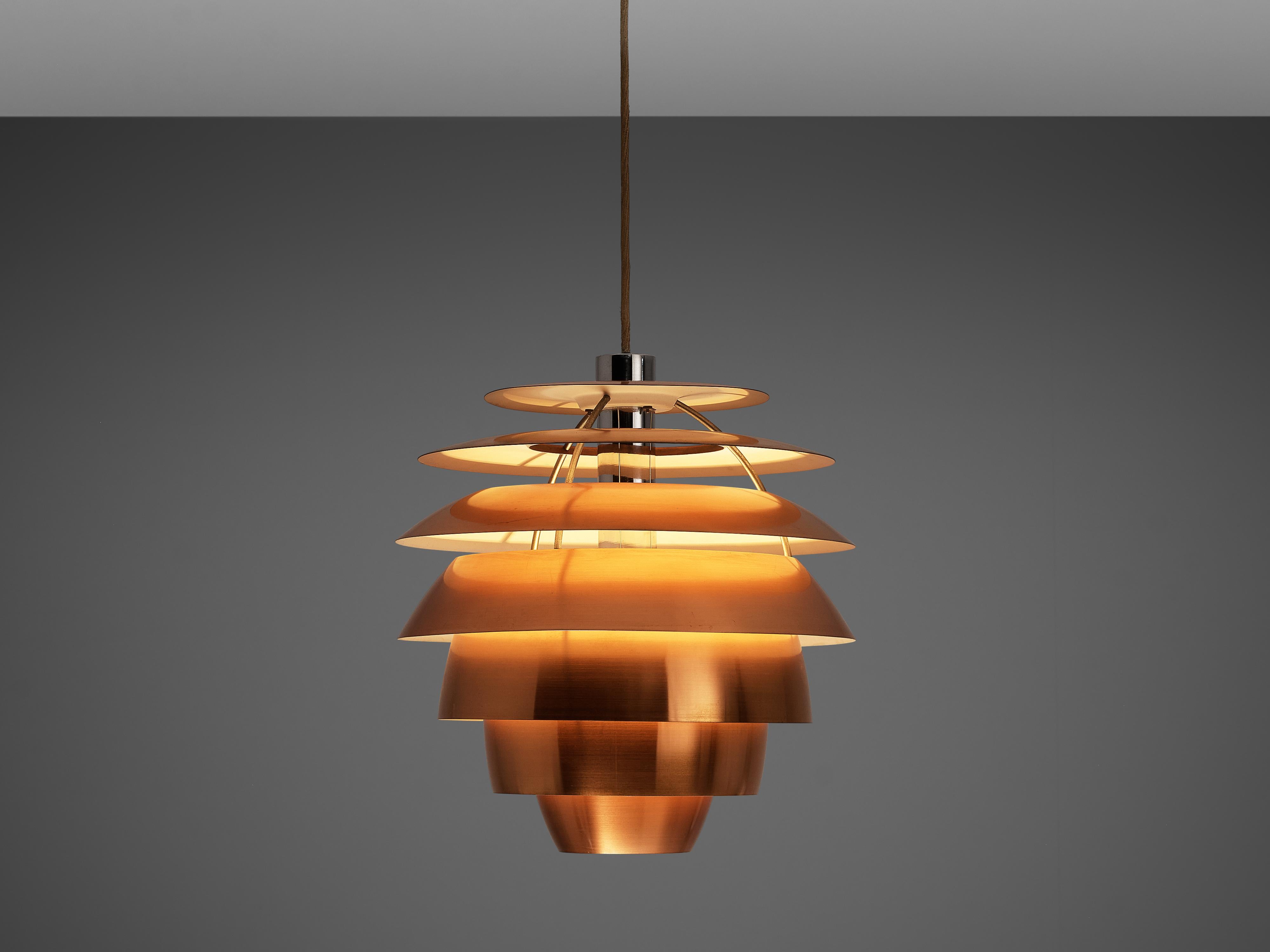 Stilnovo, pendant model 1231, copper, Italy, 1960s 

This Stilnovo pendant has the shape of a 'beehive' and is build out of several layers. Due to the shades position and shape the chandelier hides the direct light source and thus features a