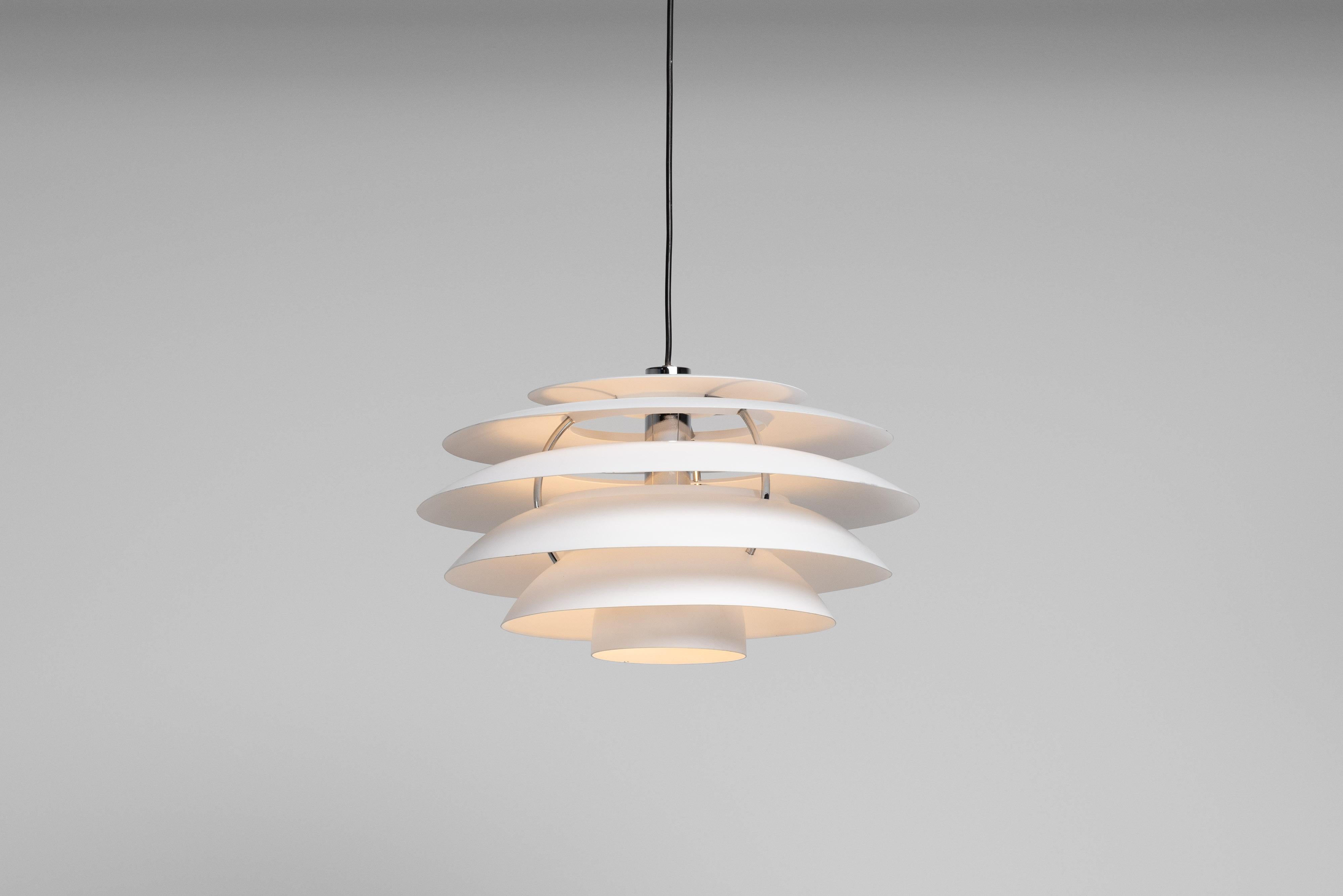 Very nice chandelier model 1262 designed and manufactured by Stilnovo, Italy 1960. This chandelier is not only aesthetically pleasing but also the perfect size for a variety of settings. This piece draws inspiration from the famous Louis Poulsen PH