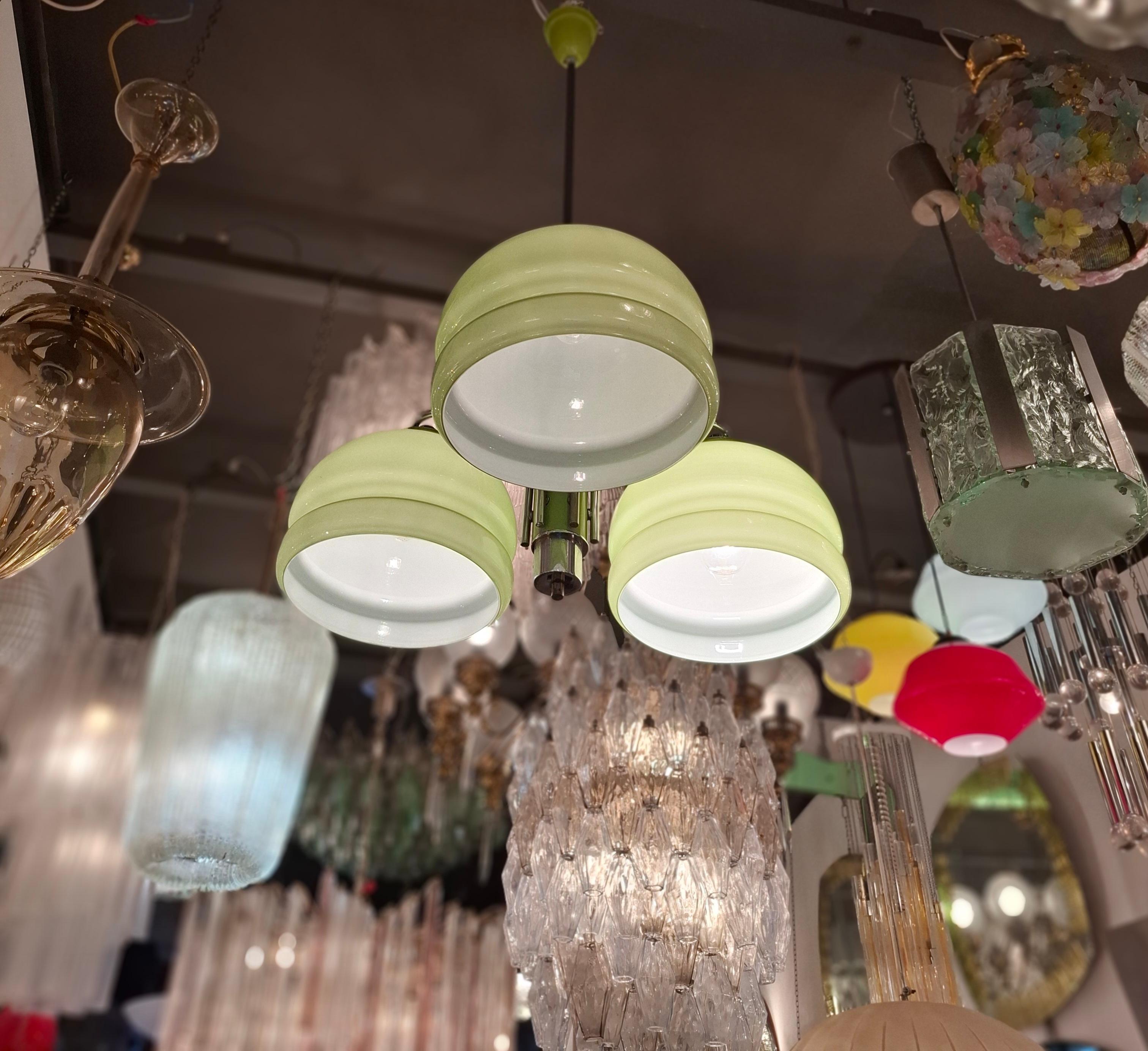 STILNOVO CHANDELIER N tre luci vetro incamiciato metallo Cromato 1960 Italien im Angebot 4