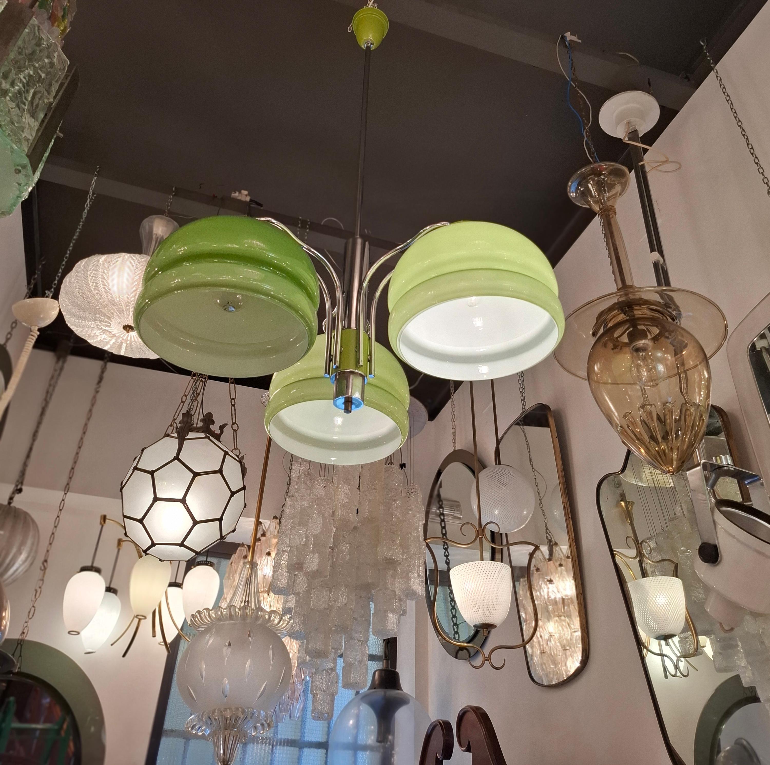 STILNOVO CHANDELIER N tre luci vetro incamiciato metallo Cromato 1960 Italien (Italienisch) im Angebot