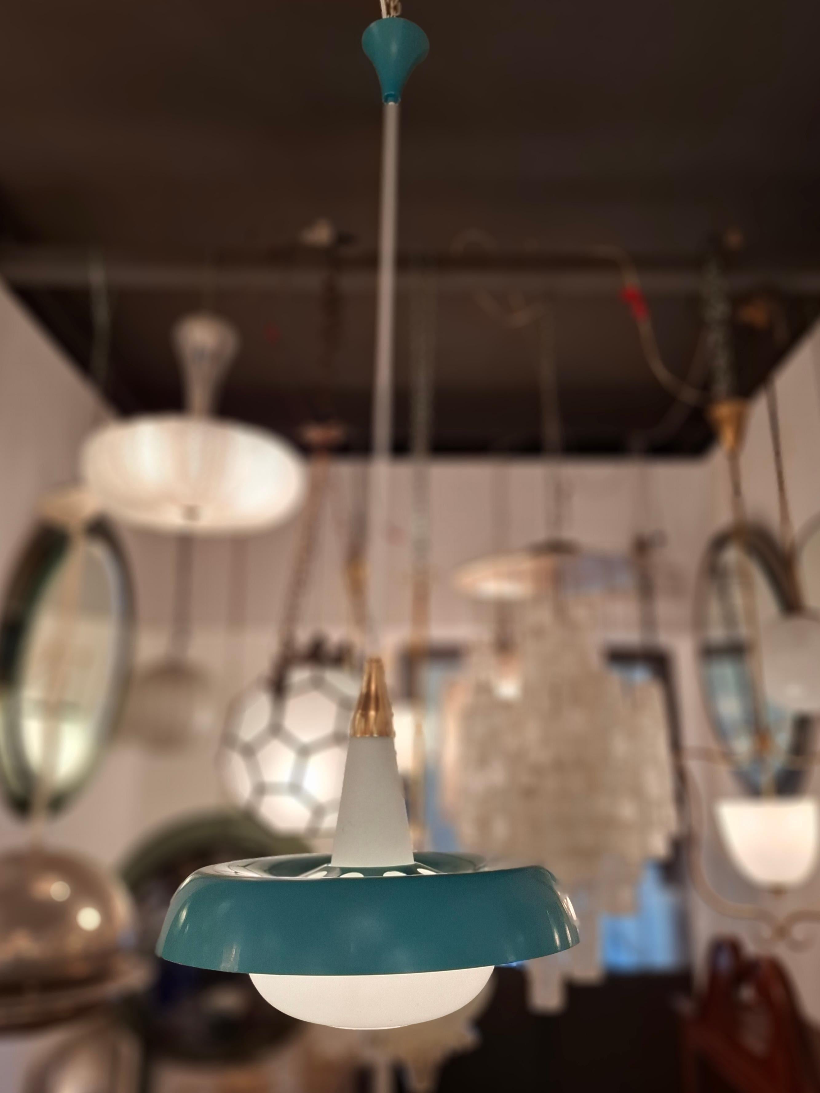 STILNOVO CHANDELIER OPALINeGLASS BRASS METAL 1950 ITALIA en venta 1