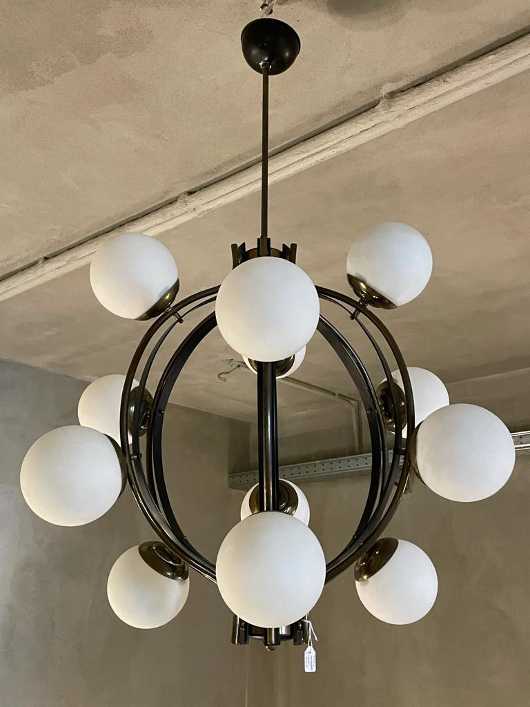 Mid-20th Century Stilnovo Chandelier Polished Brass Lacquered Metal Satin Balls, Italy, 1960