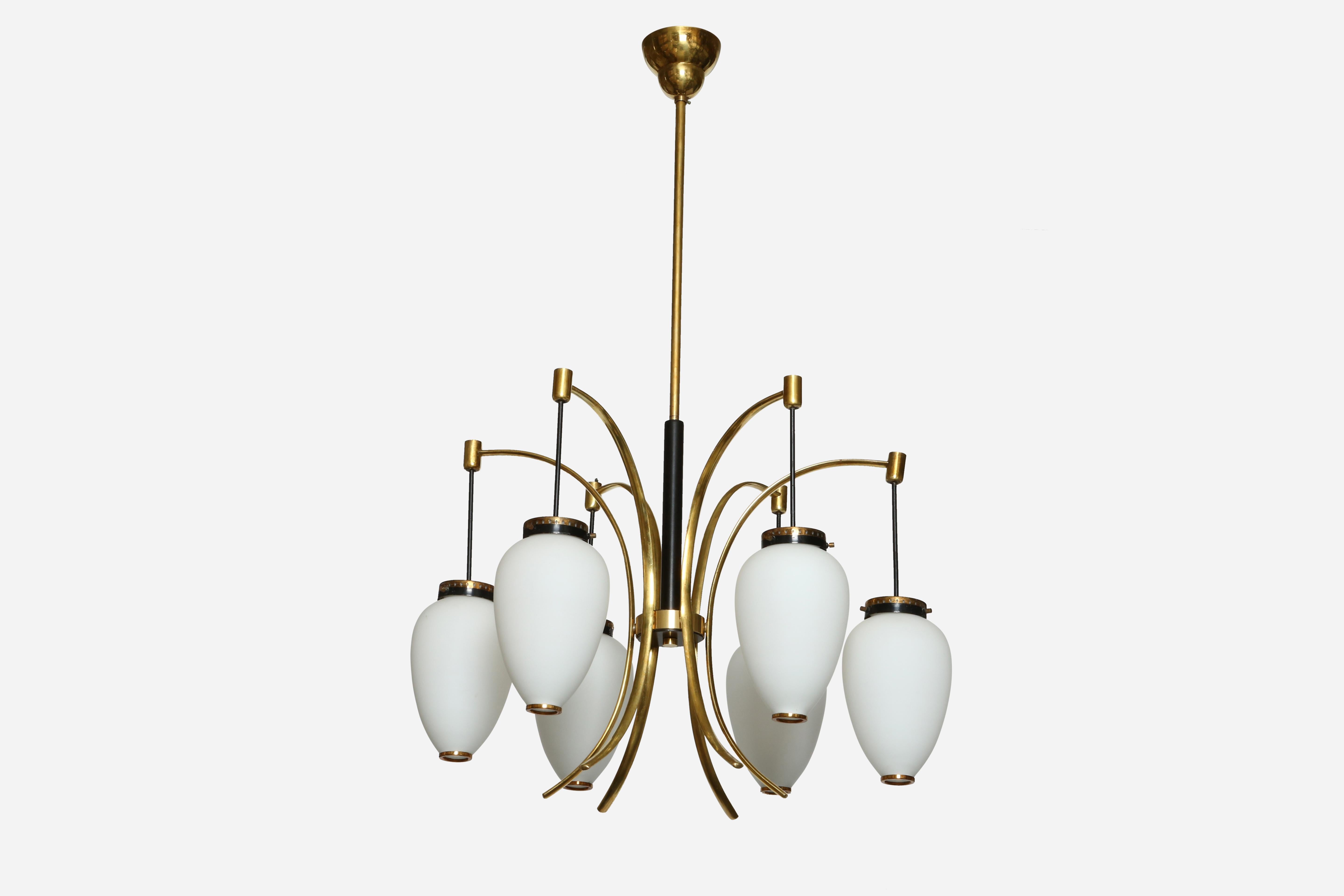 Lampadario Stilnovo.
Disegnato e realizzato in Italia, anni '60
Vetro opalino, ottone, metallo smaltato.
Sei campane di vetro.
Contiene 6 lampadine a candelabro.
Ricablaggio USA GRATUITO su richiesta.
L'altezza (caduta totale) è regolabile e può