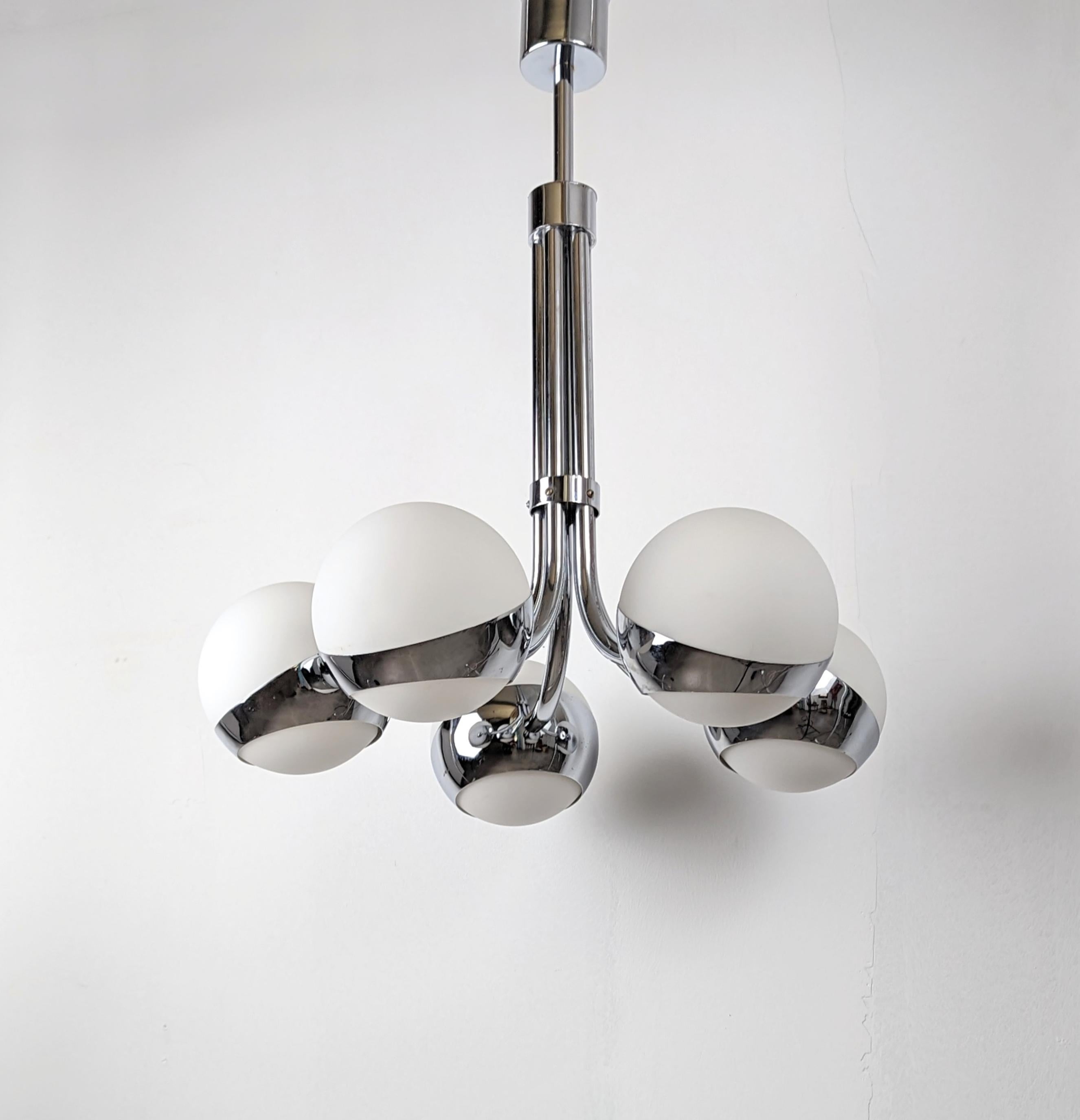 Lampadario con lampada cromata Stilnovo 1960s in vendita 2
