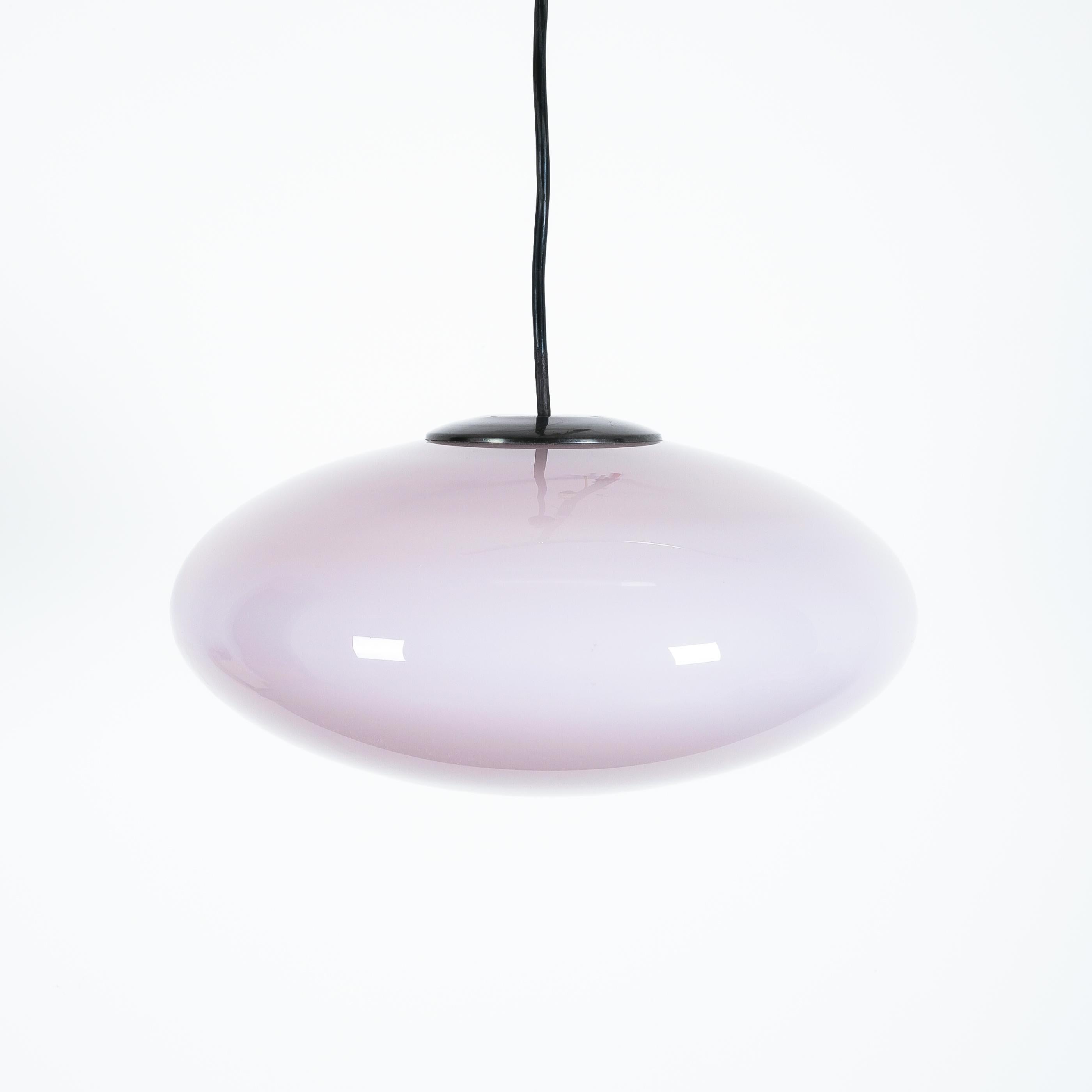 Stilnovo Color Glass Pendant Lamp Color Berry or Mauve, Midcentury, Italy In Good Condition For Sale In Vienna, AT