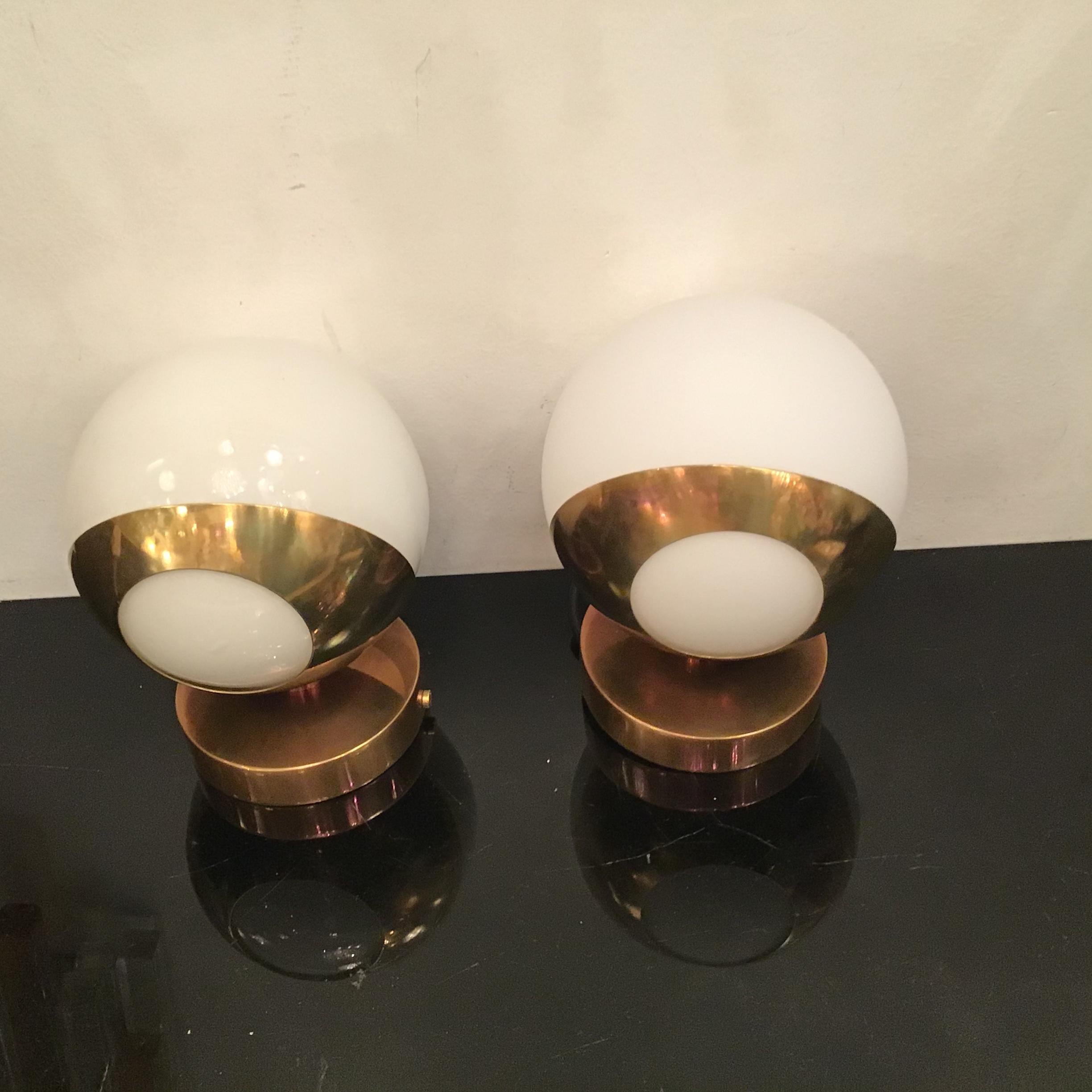A pair of good quality wall sconces manufactured by the STILNOVO company, in the 1950s-60s.
Made in ITALY.