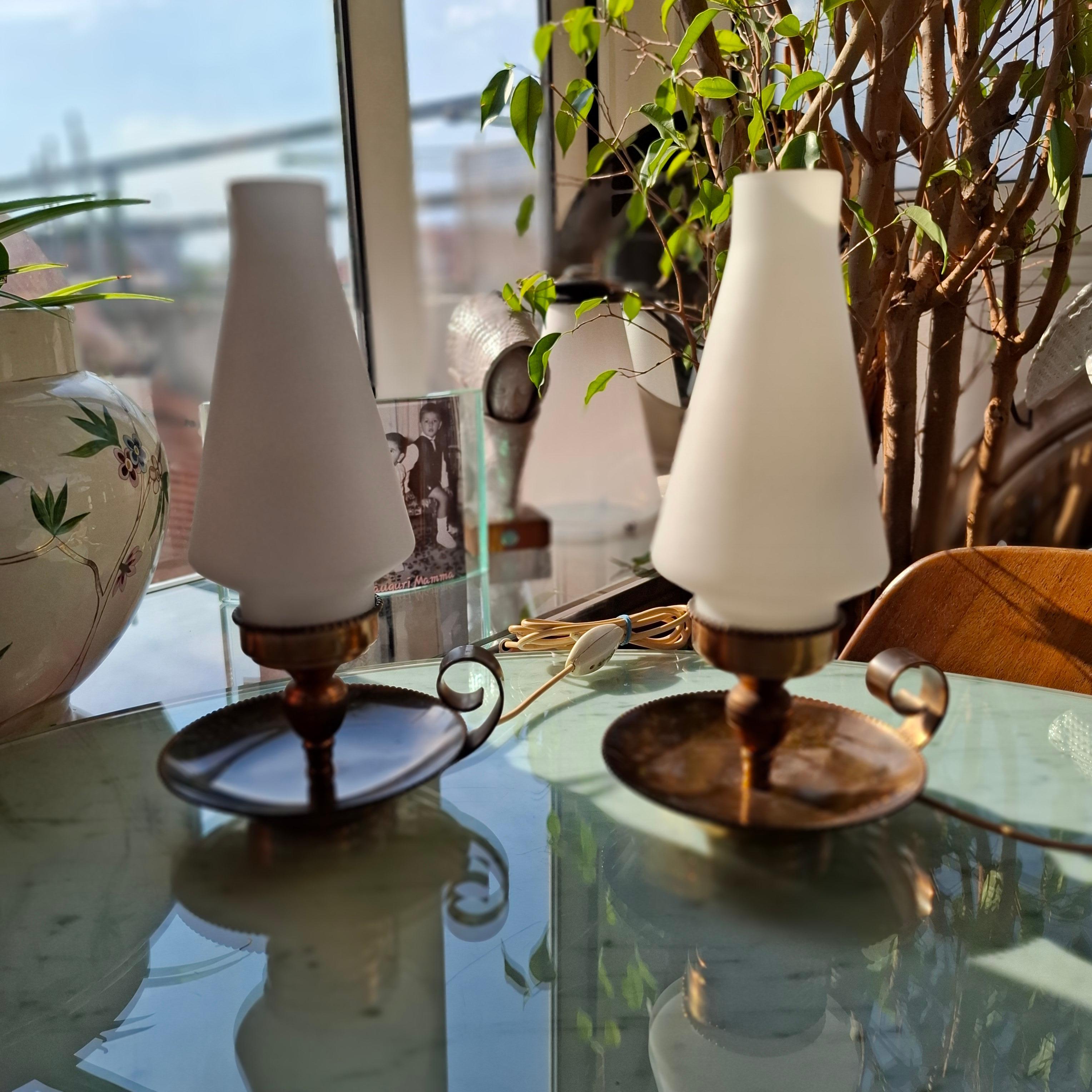 STILNOVO COPPIA LAMPADE DA TAVOLO FIRMATE OTTONE E VETRO OPALE 1950 ITALIA in vendita 3