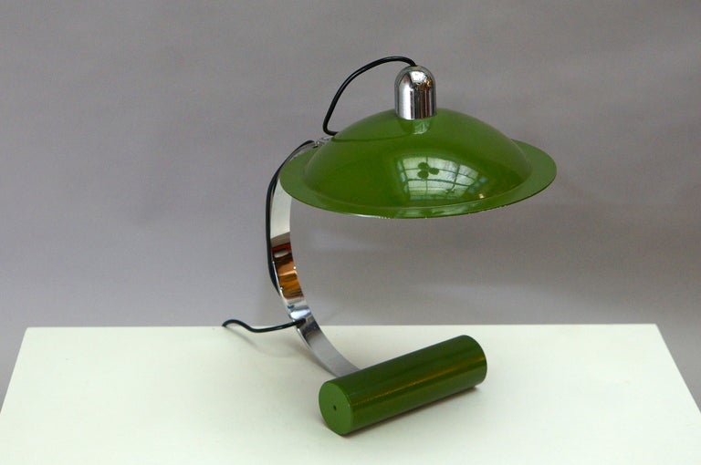Stilnovo De Pas – D’Urbino – Lomazzi desk lamp
Materials: Cast iron counterweight, painted with green wrinkle paint. Chromed iron rod and top. Green painted aluminium lampshade, white painted inside. Bakelite socket.

Measures: Lampshade: Ø 28 cm