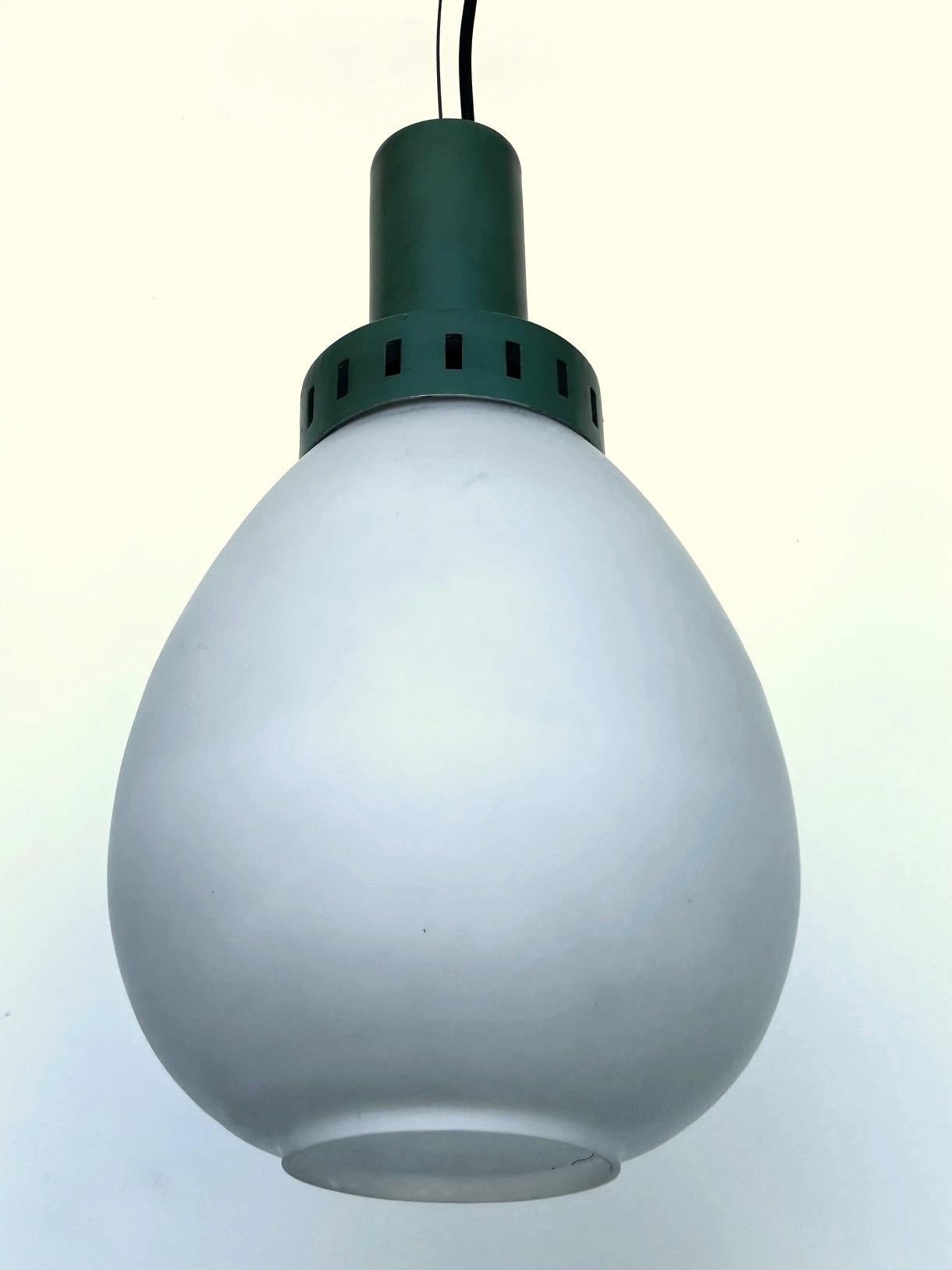 italien Suspension design Stil-Light en verre opalin et métal datant des années 50 en vente