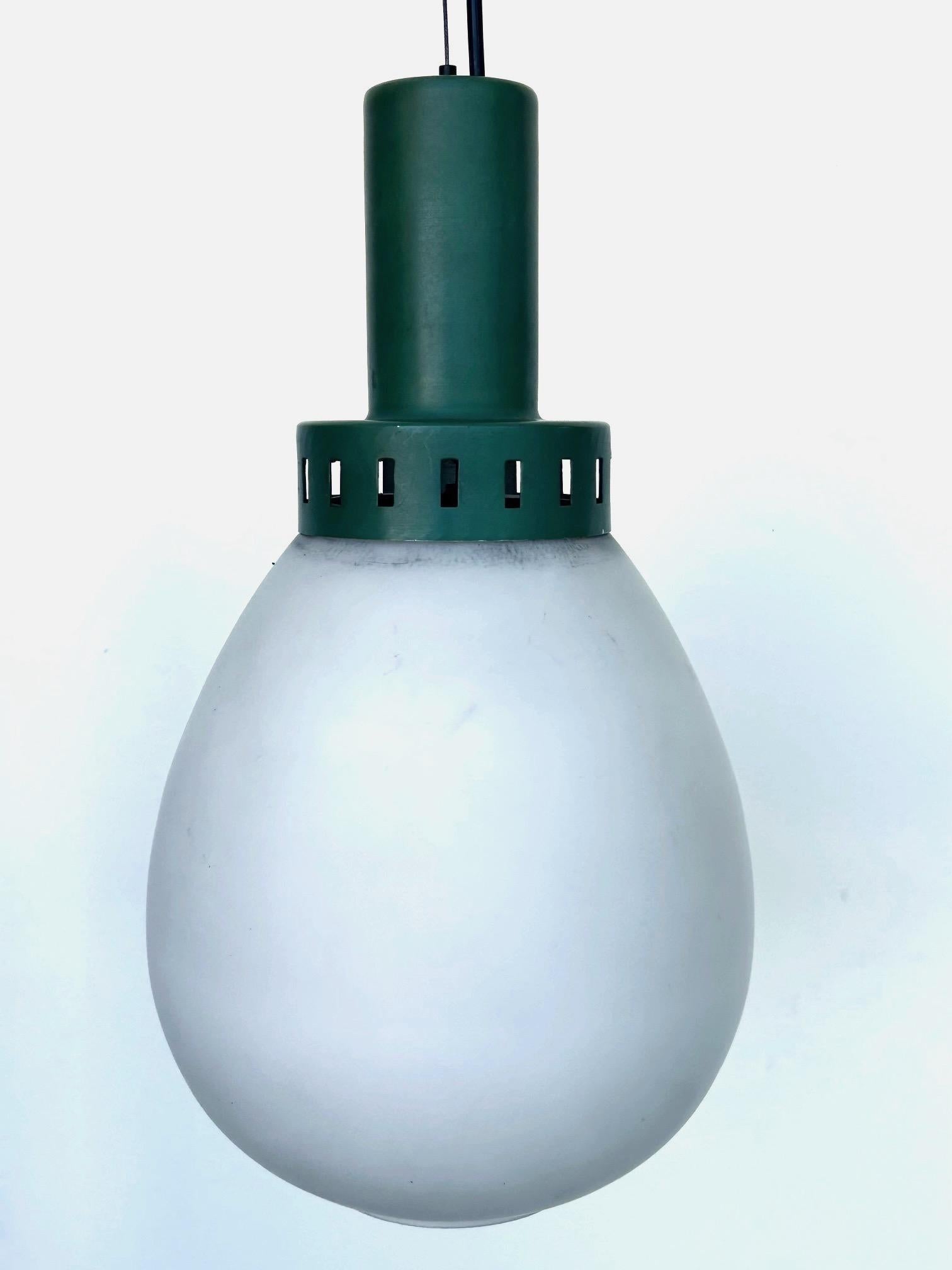 Suspension design Stil-Light en verre opalin et métal datant des années 50 Bon état - En vente à LE CANNET, FR