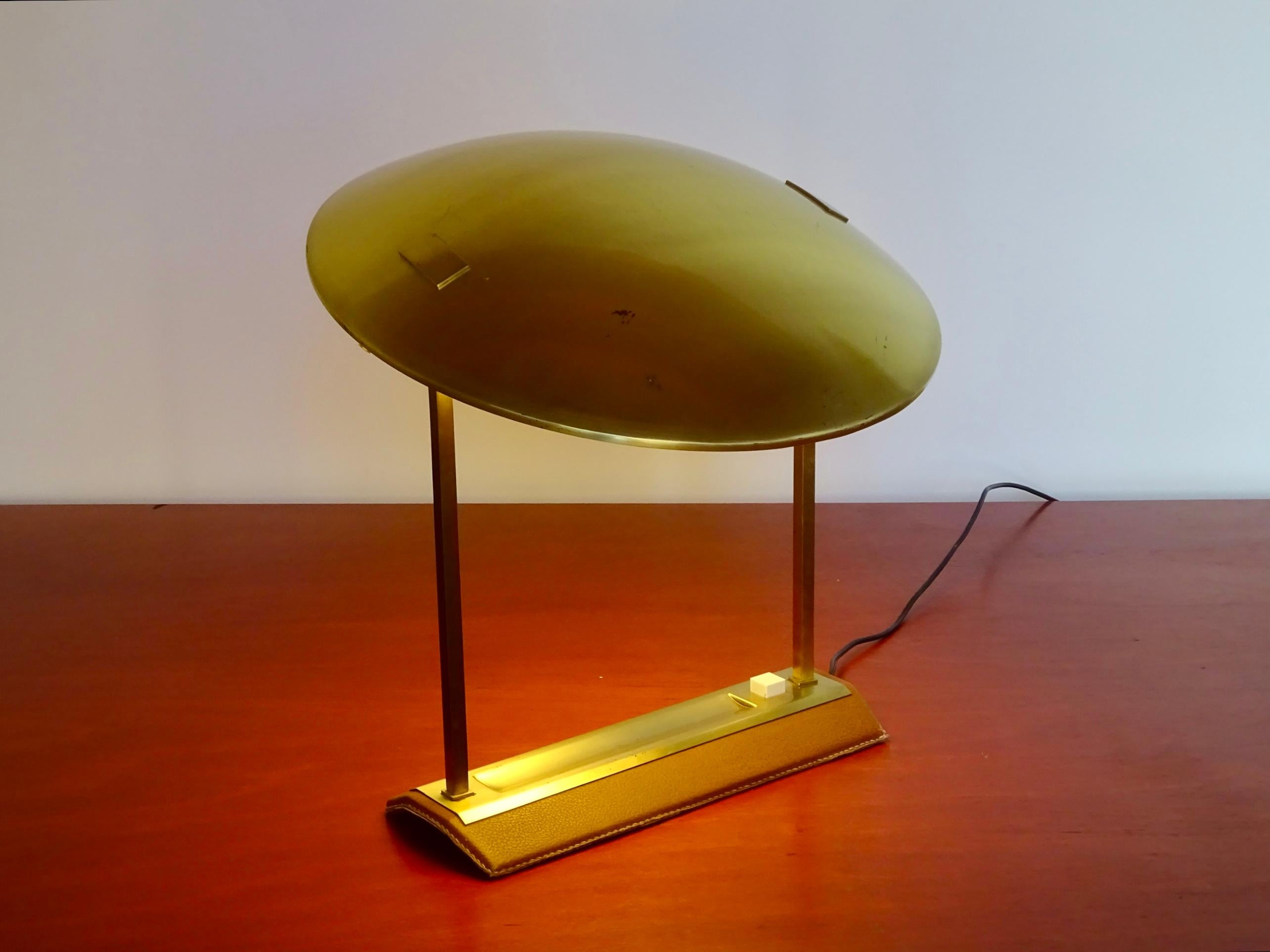 Milieu du XXe siècle Lampe de bureau Stilnovo, modèle 8050, produite par Metalarte, années 1960. en vente