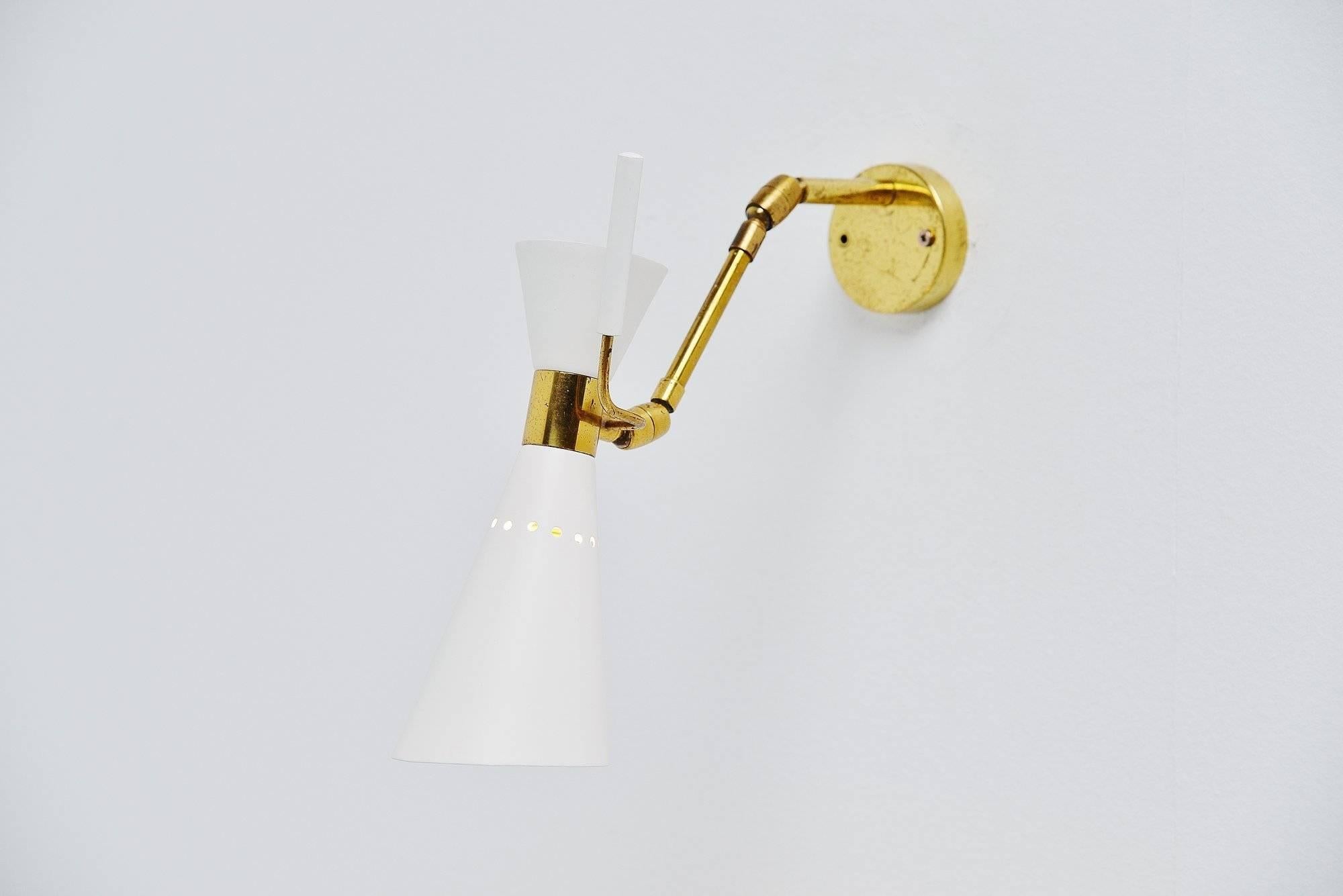 Mid-Century moderno Lampada da parete Diabolo Attribuito Stilnovo Sconce regolabile, Italia, 1950 in vendita