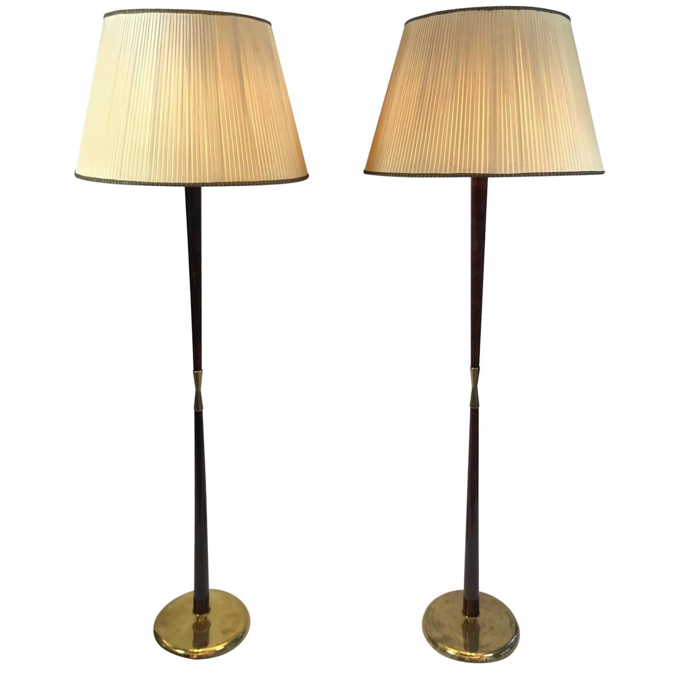Stilnovo Early Design Pair of Floor Lamps in Brass and Mahogany