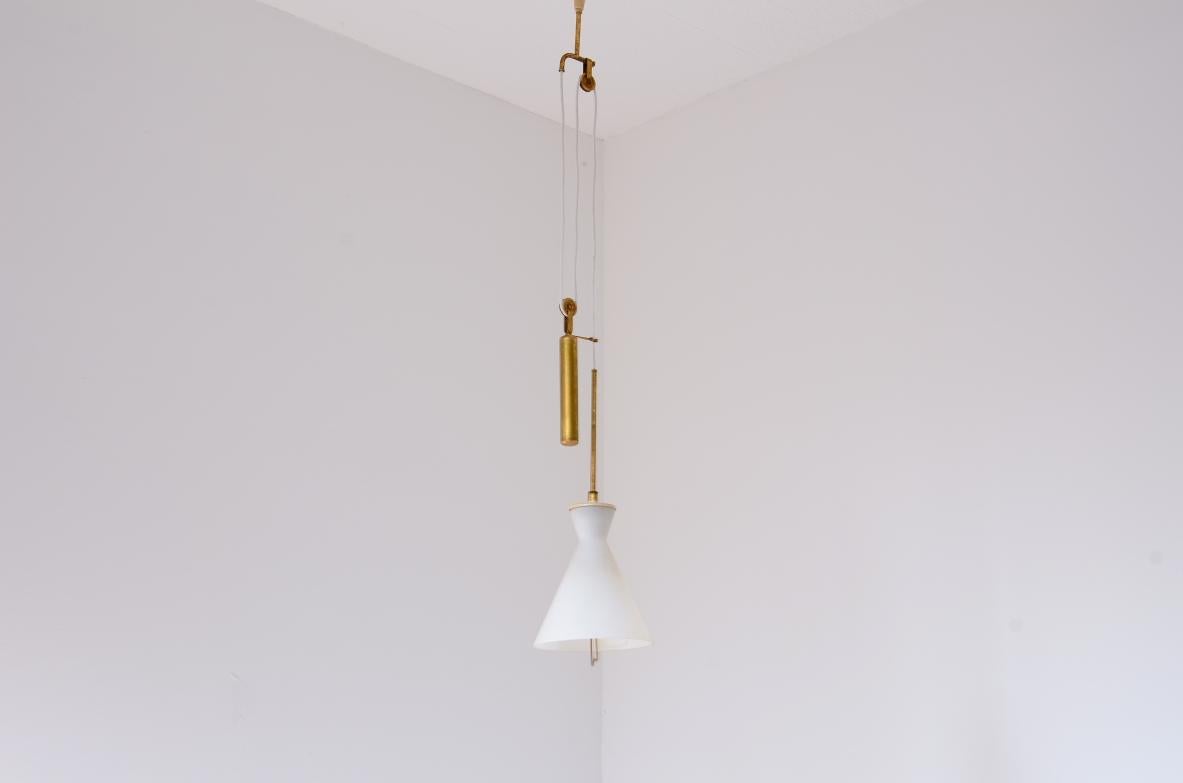 
COD-2760
Stilnovo Milano

Elegant brass and opaline glass bell-shaped chandelier.

Stilnovo manufacture, ca. 1955.

25xh140