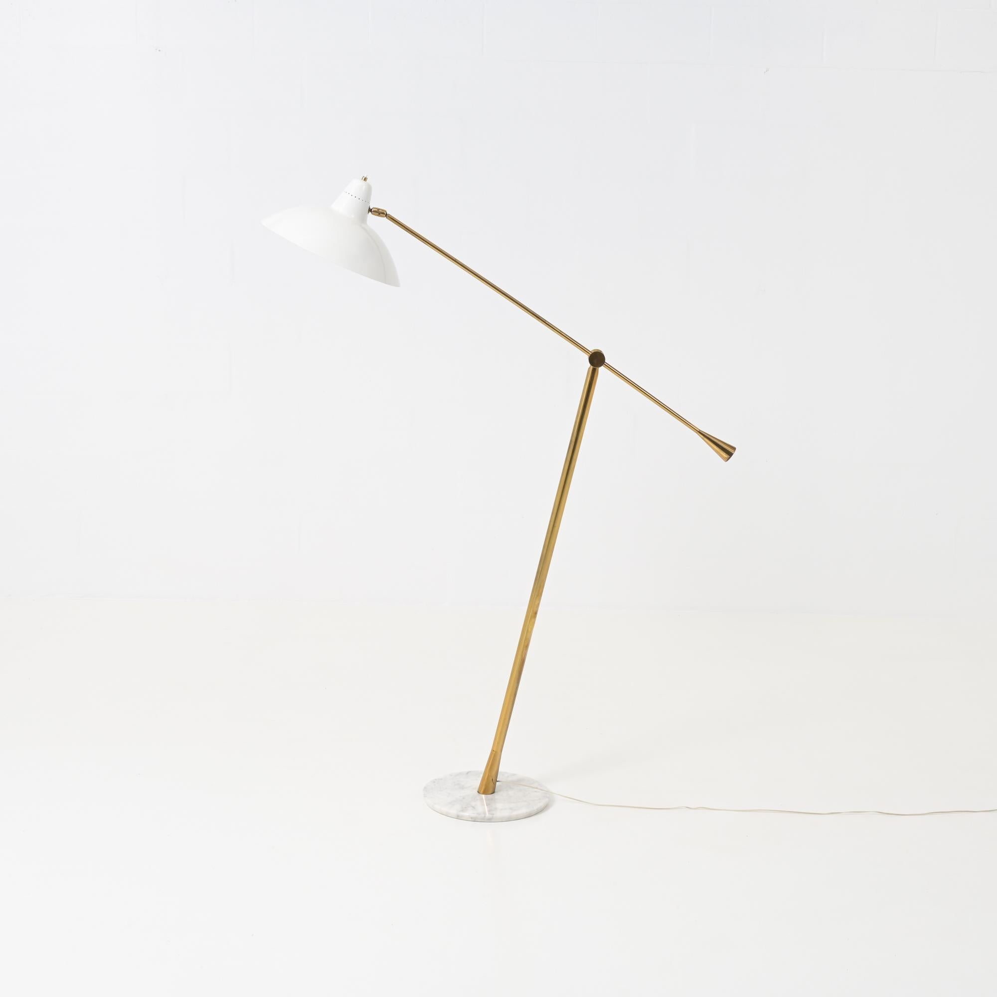 Very nice and typical Italian shaped floor lamp by Stilnovo, Italy 1950.

The floor lamp has a round white marble base and a brass arm with counterweight for the balance. The shade is broken white painted. This lamp can be used as a reading lamp and