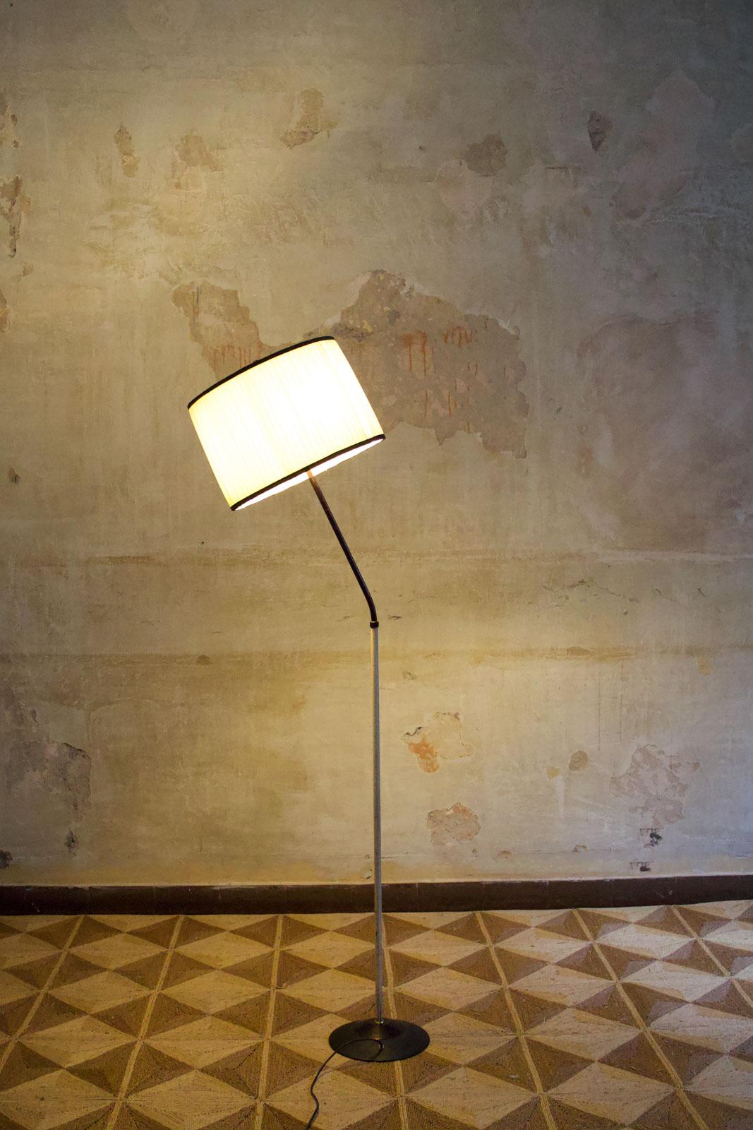 Stilnovo Floor Lamp – 1950s
Product details
Metal and brass. Shade made later, in keeping with the original design
Dimensions: 24 cm base diameter x 164 cm H x 36 cm shade diameter
