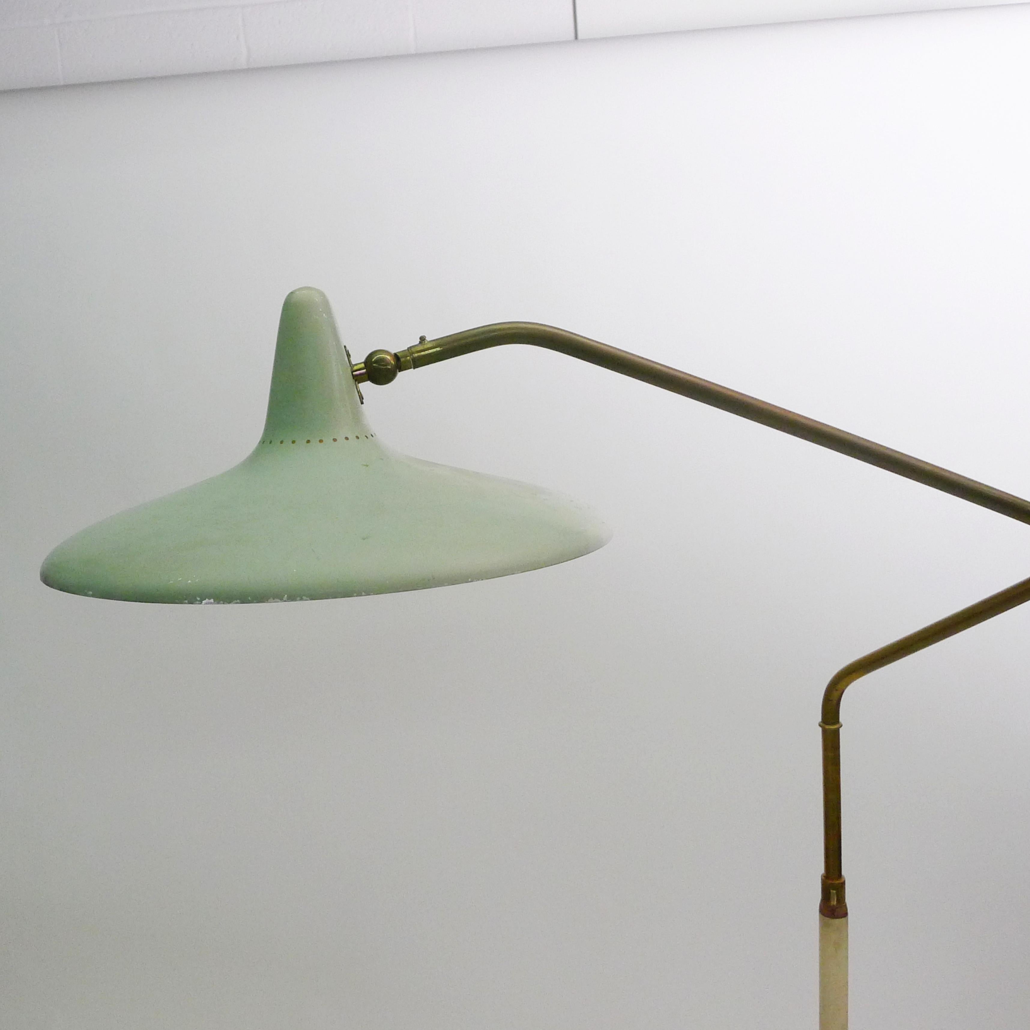 Lampada da terra di Stilnovo, colonna regolabile in ottone su base in marmo, firmata, anni '50 In condizioni buone in vendita a Wargrave, Berkshire