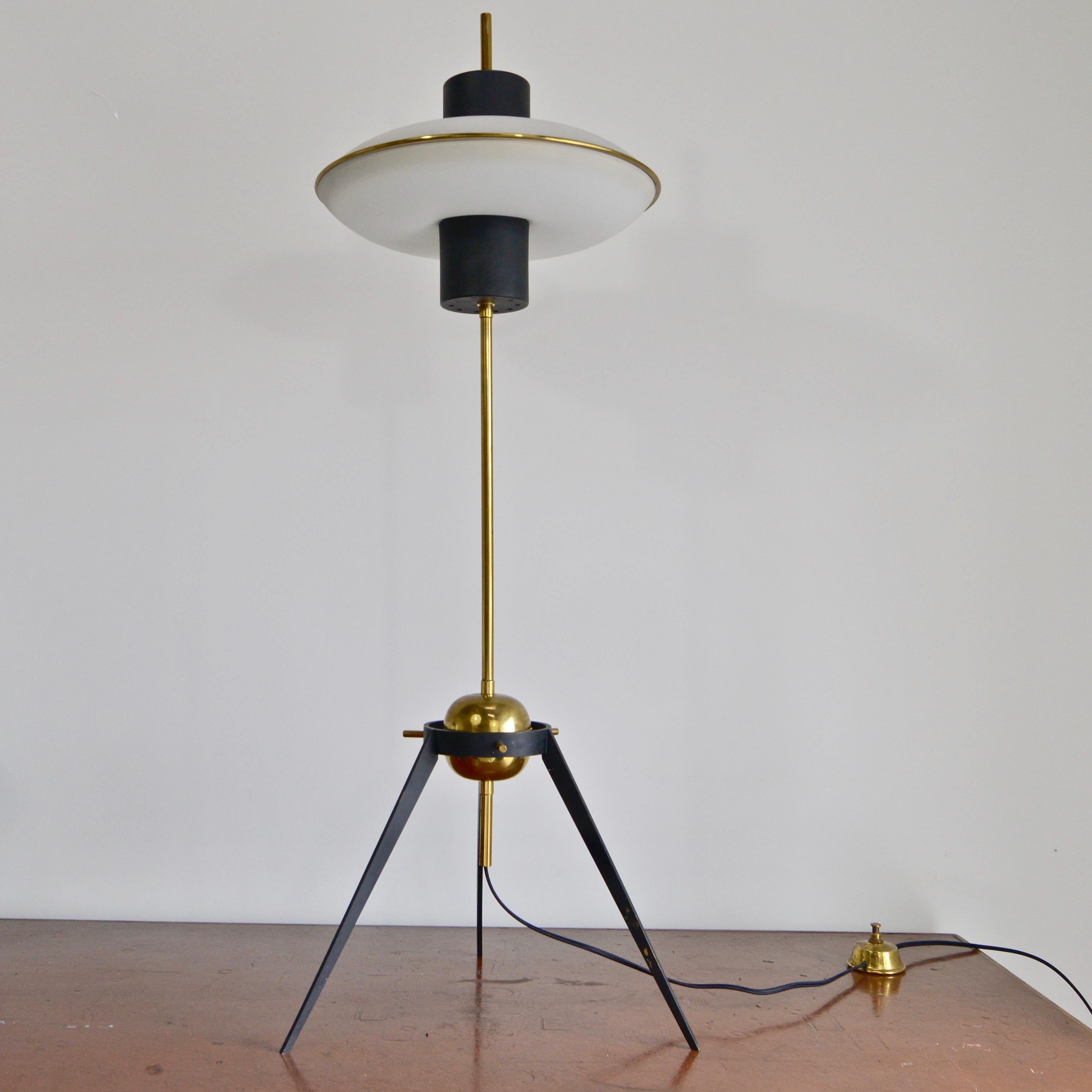 Of the period attributed to Stilnovo, circa 1958 Italy. Fully rewired with (3) E26 medium based sockets, ready to be used in the USA. Finish: original finish, painted brass, glass and steel. Partially restored. Measurements:
Measures: Height