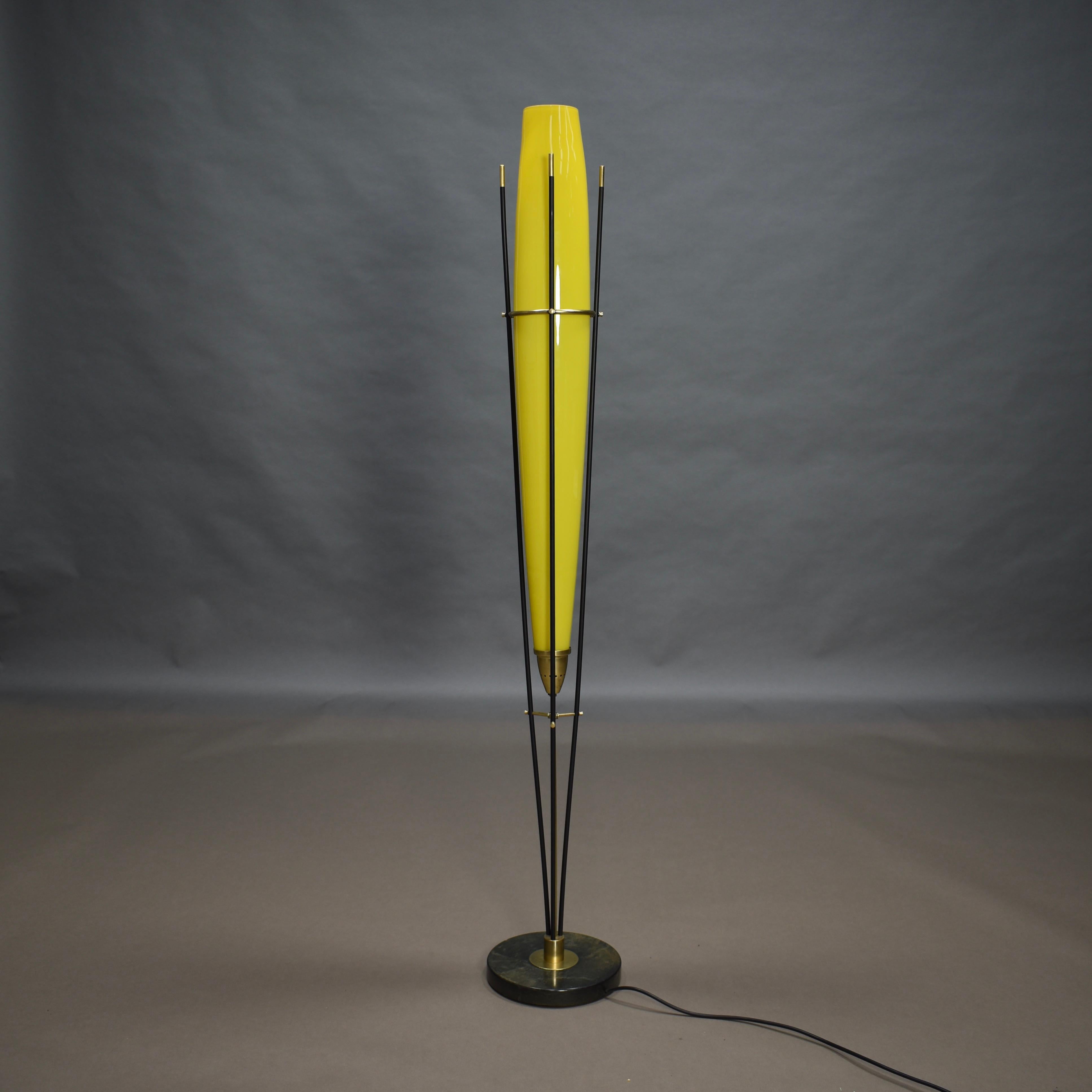 Stunning rocket shaped Vistosi floor lamp in yellow glass, brass and granite foot by Alessandro Pianon, Italy, circa 1950. Very elegant and exclusive piece. A real eyecatcher.

Designer: Alessandro Pianon

Manufacturer: Vistosi

Country: