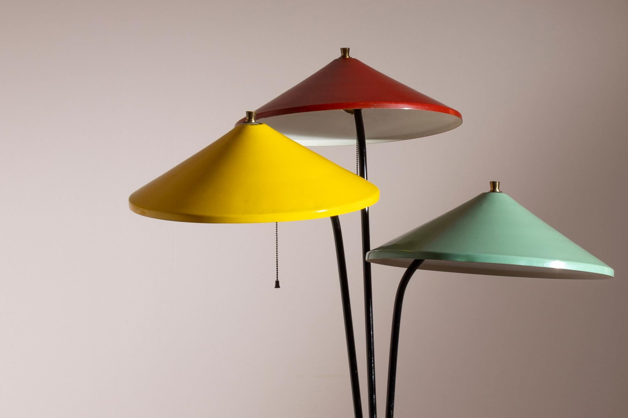 Mid-Century Modern Stilnovo floor lamp in metal with colored lampshades, Italy, 1950s For Sale