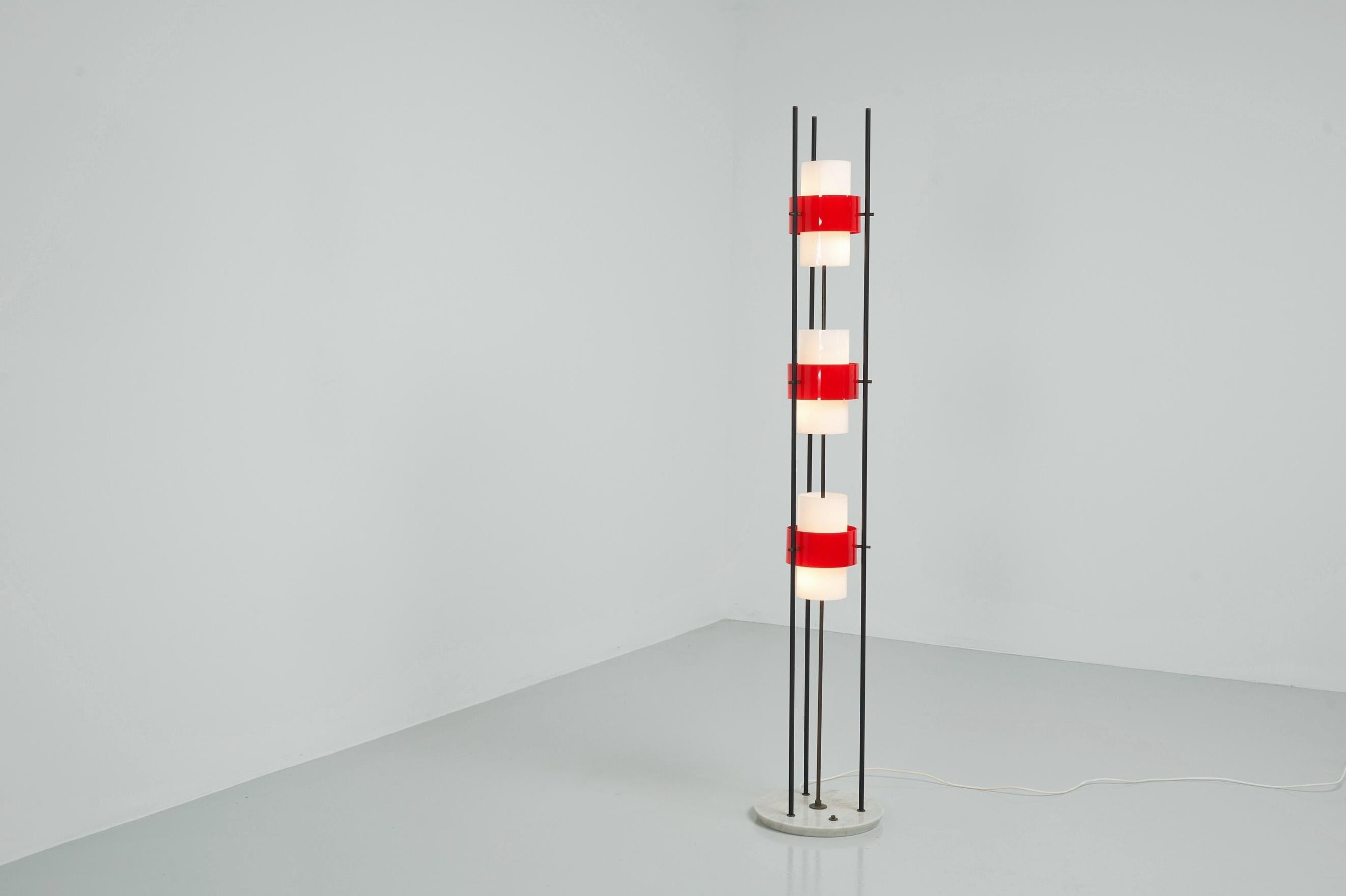 Stilnovo Floor Lamp in Red Perspex, Italy, 1955 In Good Condition In Roosendaal, Noord Brabant