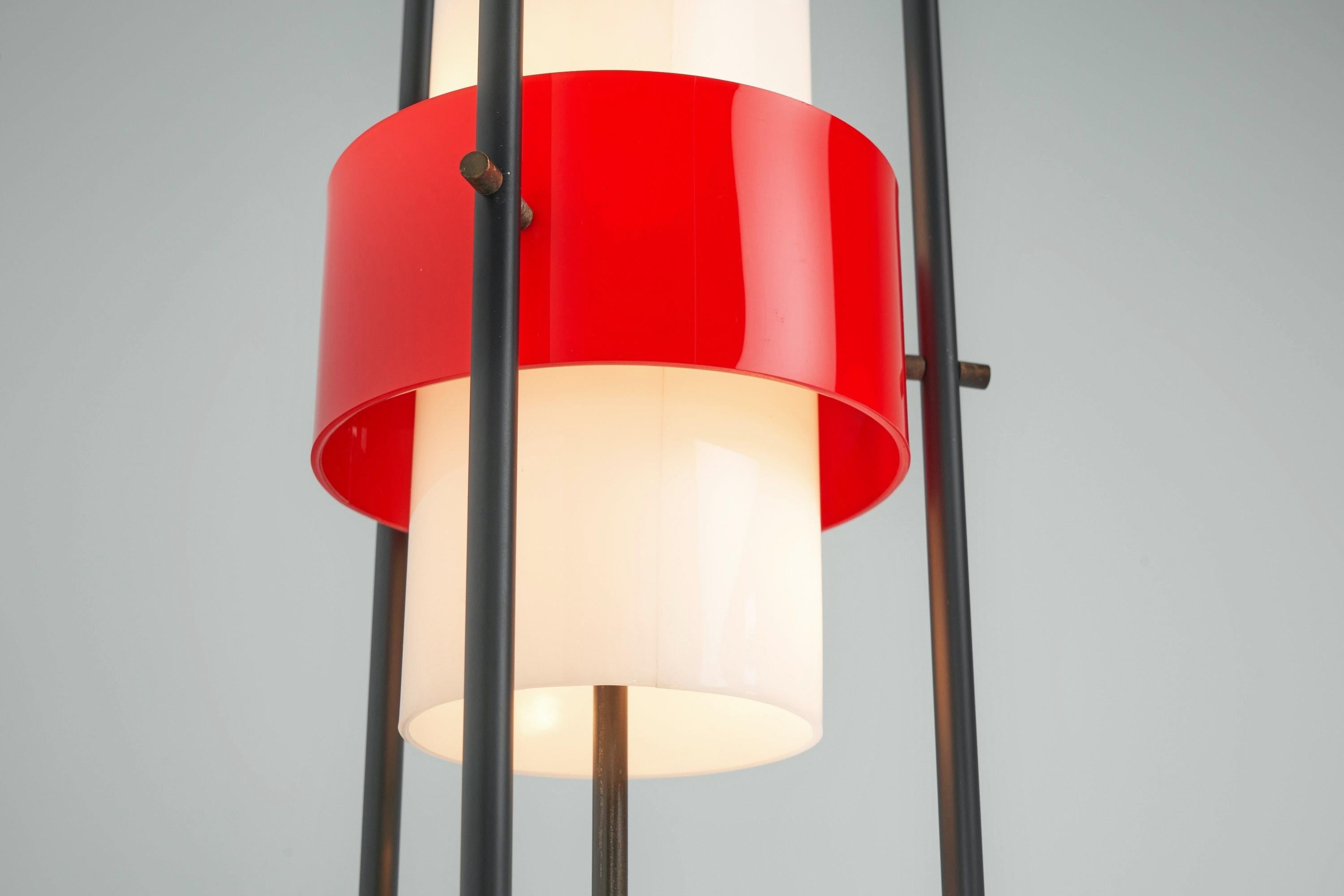 Métal Lampadaire Stilnovo en perspex rouge, Italie, 1955 en vente