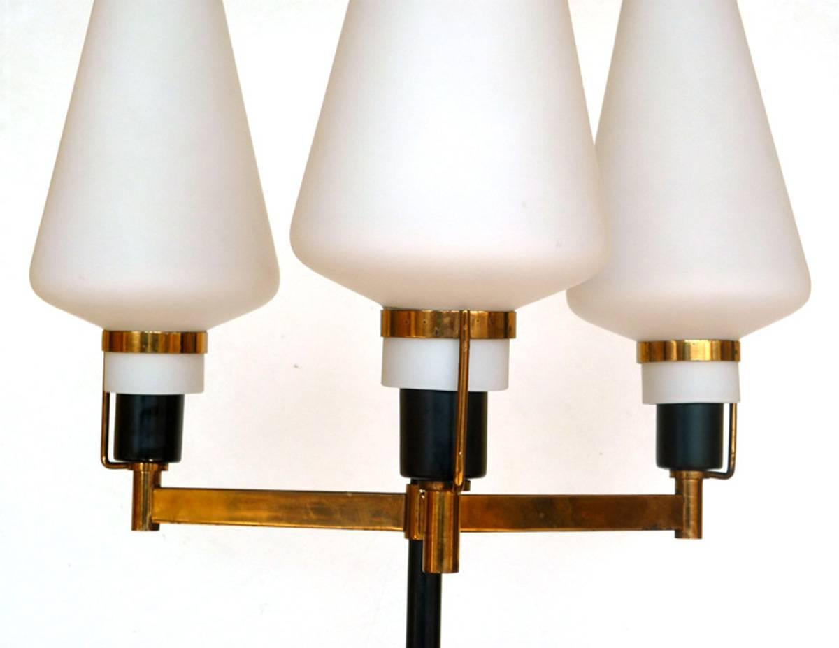 Stilnovo Floor Lamp Italian Design, Midcentury Italy 1950s, Glass and Brass In Excellent Condition In Brescia, IT