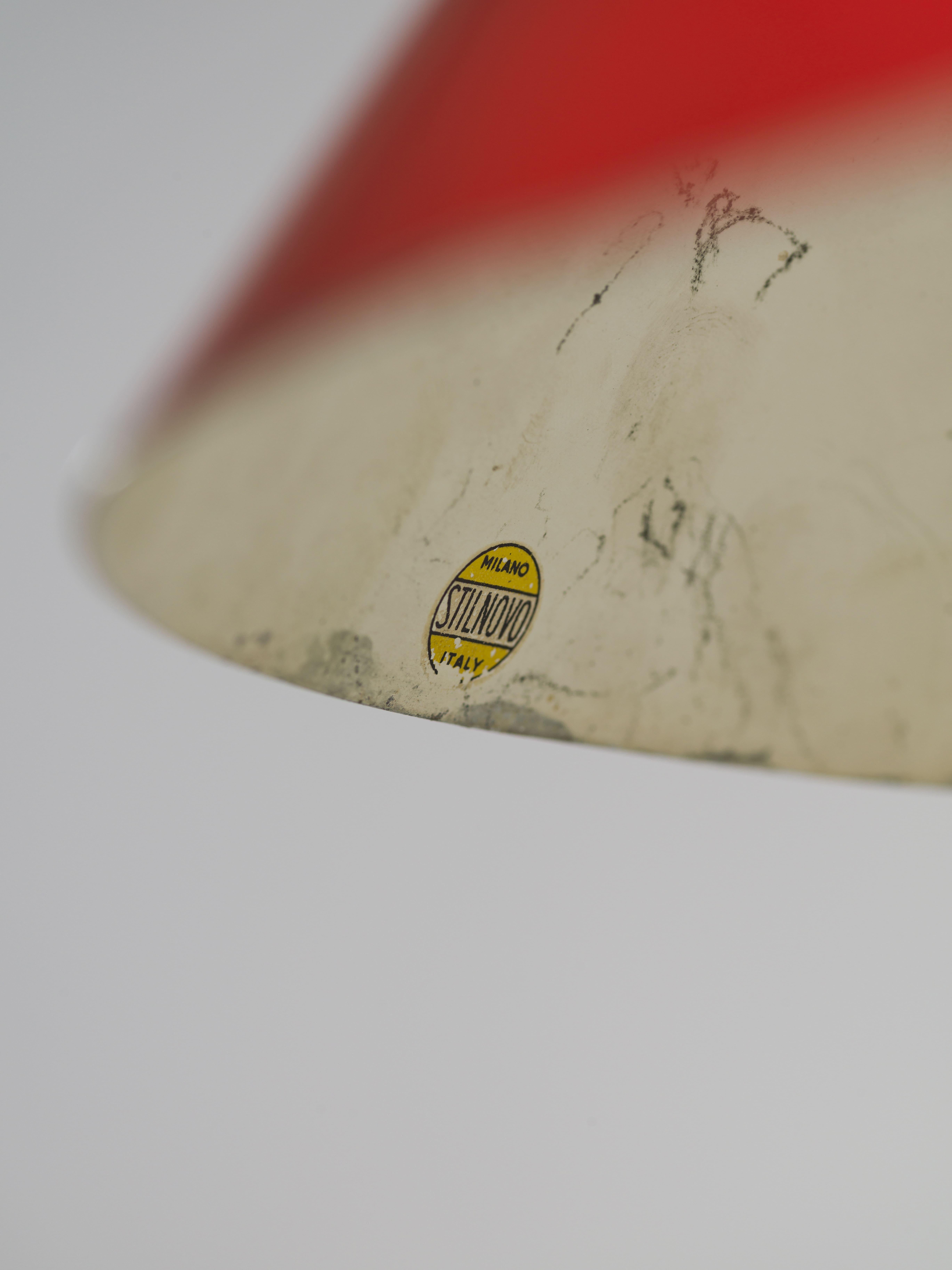 Lampadaire Stilnovo, abat-jour en métal blanc et rouge et marbre laiton, Italie, 1955 en vente 1