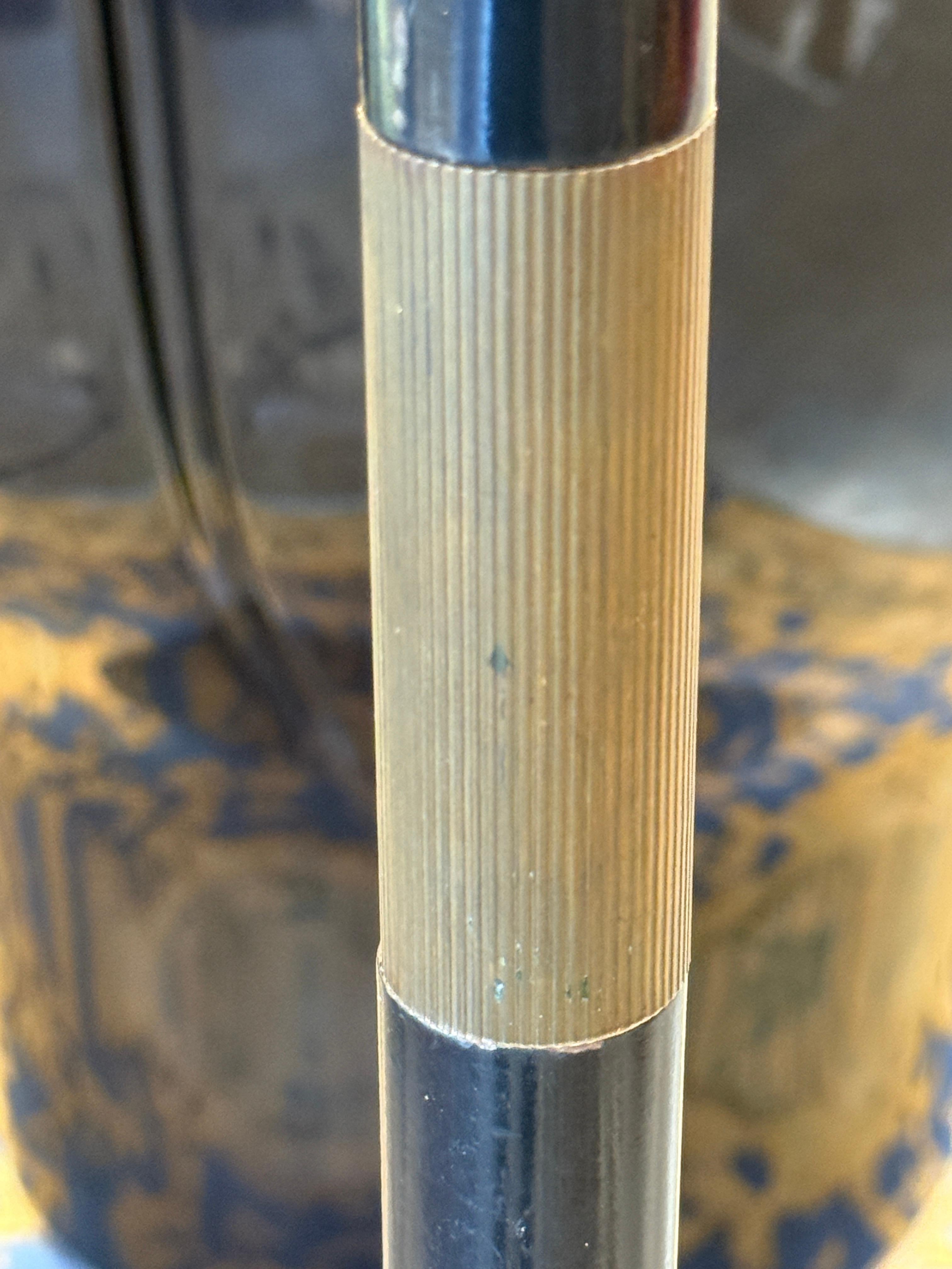Lámpara de pie Stilnovo con base de mármol y marco escultórico, Italia, años 50 en Bueno estado para la venta en Los Angeles, CA