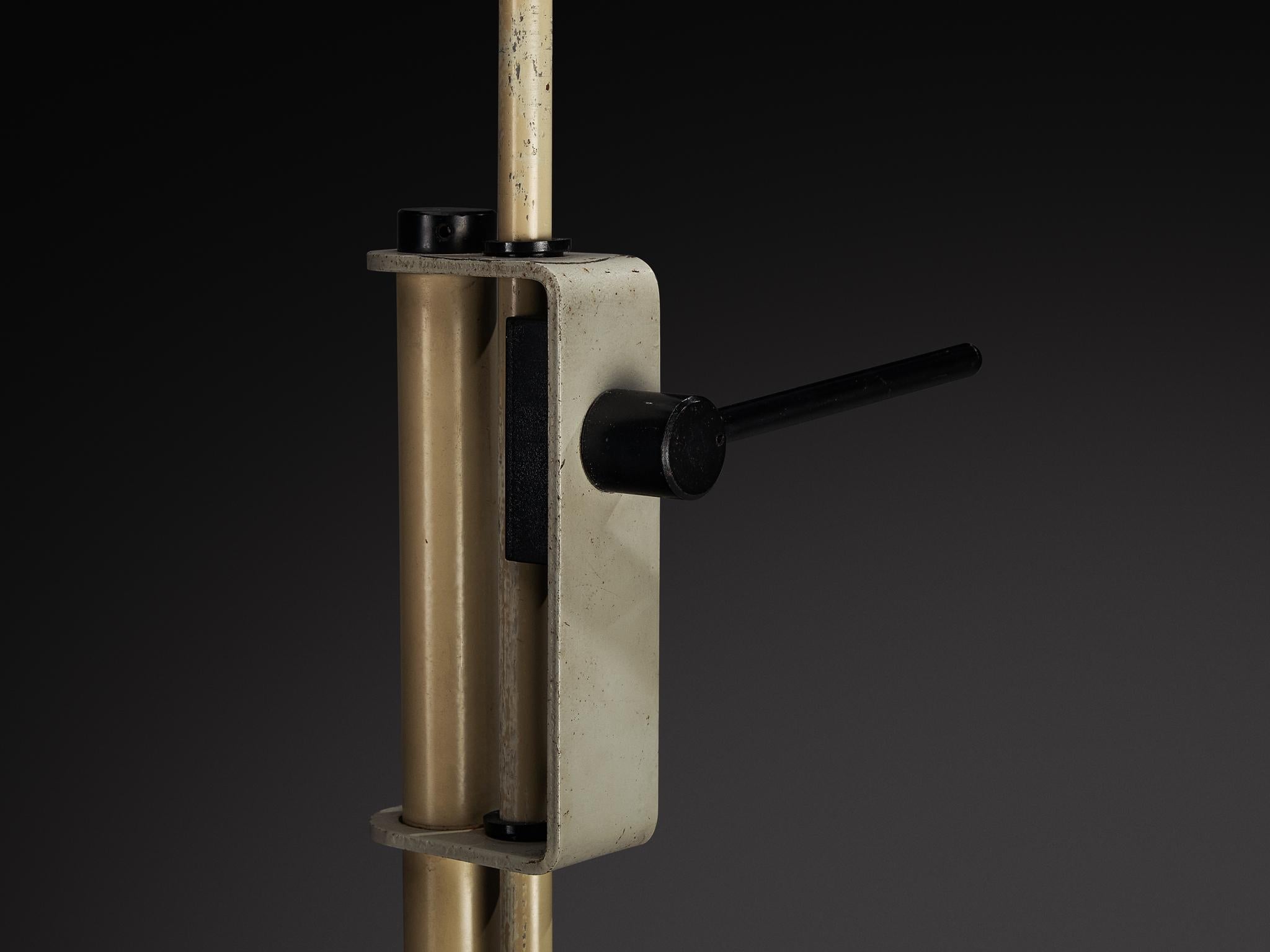 Metallo Lampada da terra Stilnovo con paralume rosso e base in marmo in vendita