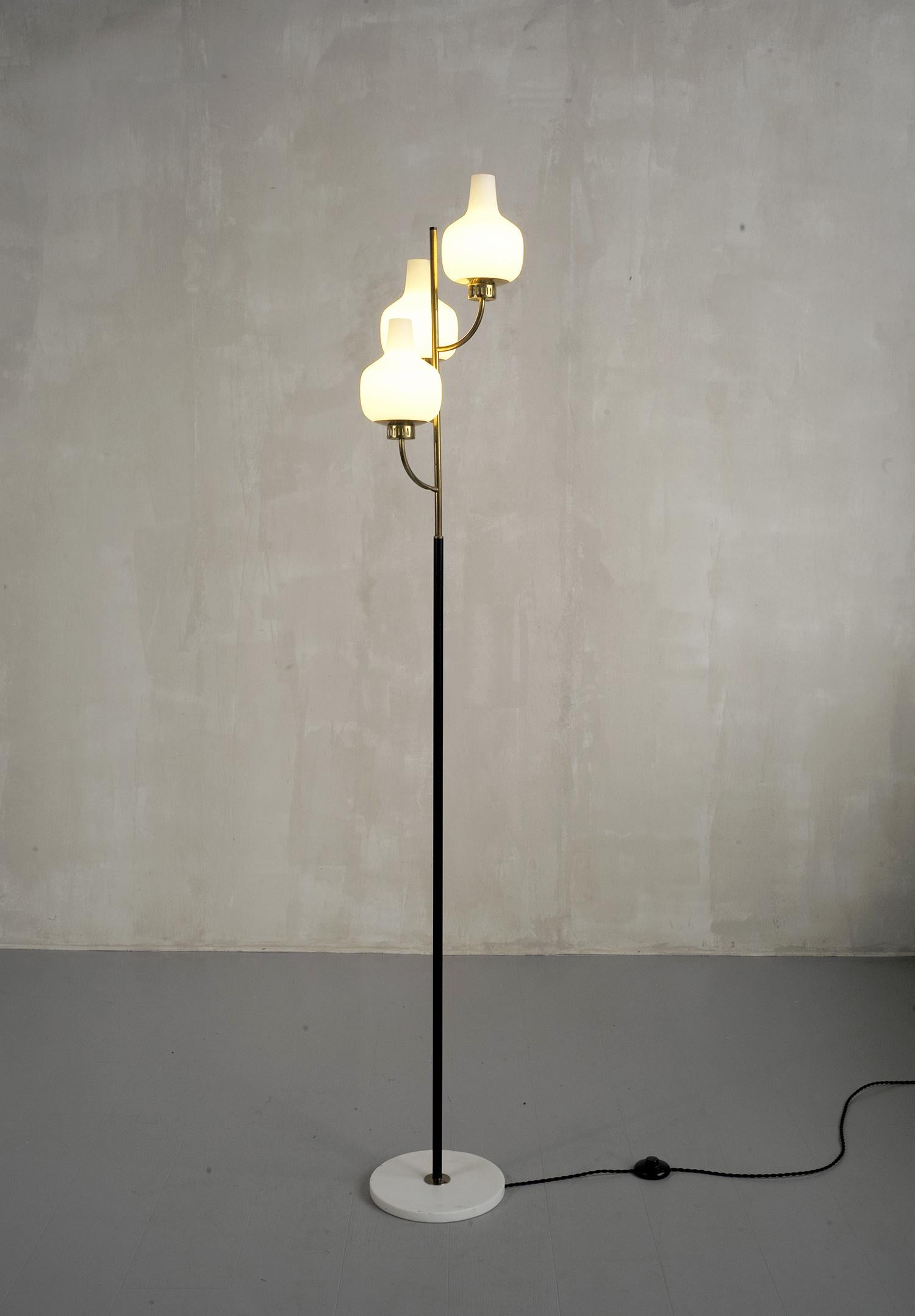 Stilnovo, lampadaire à trois Lights, Italie 1950 Bon état - En vente à Catonvielle, FR