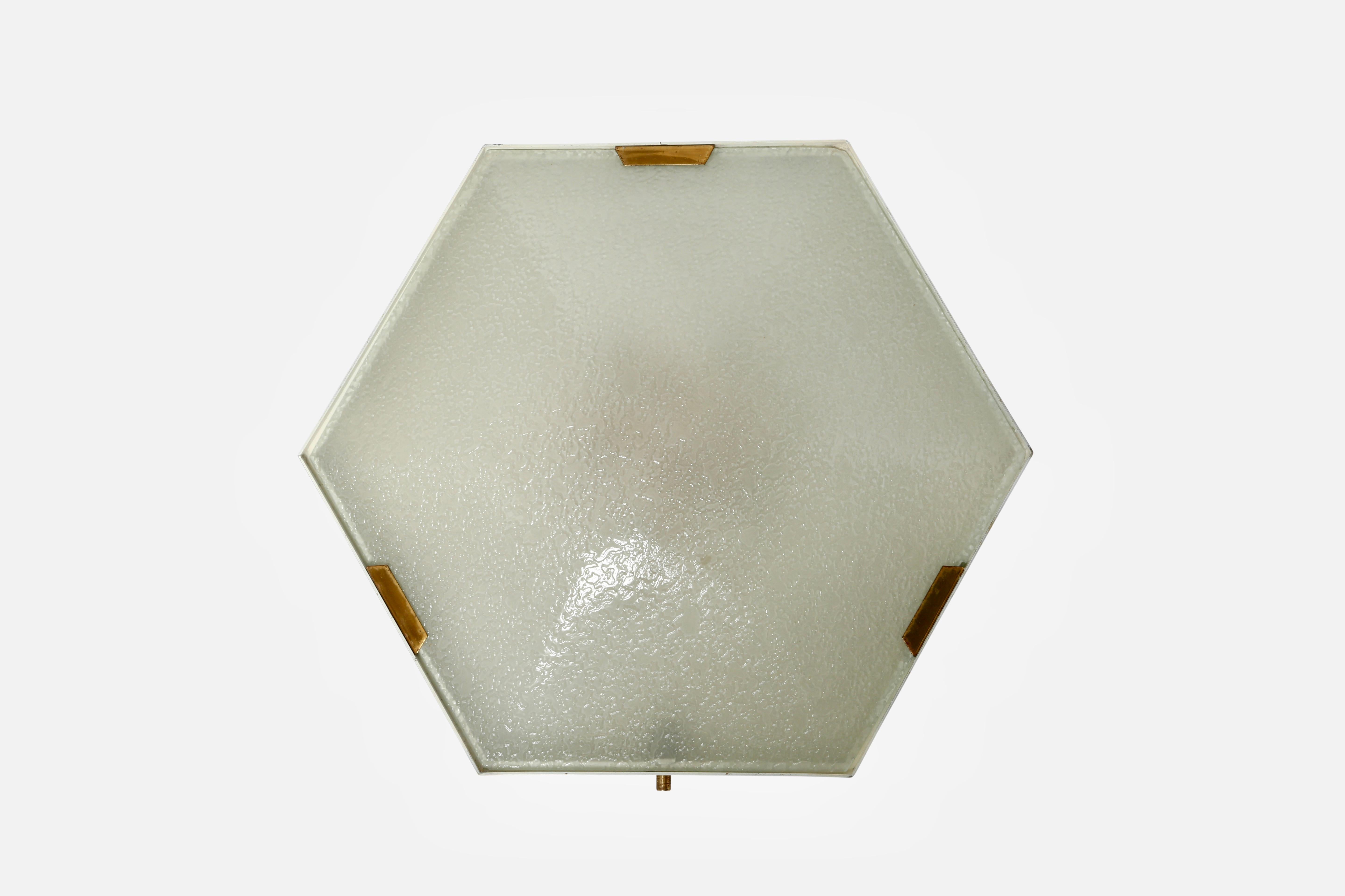 Stilnovo flush mount ceiling light model 1183, X Large.
Made in Italy in 1950s.
Textured glass, brass, enameled metal.
Six candelabra sockets.
Stamped 