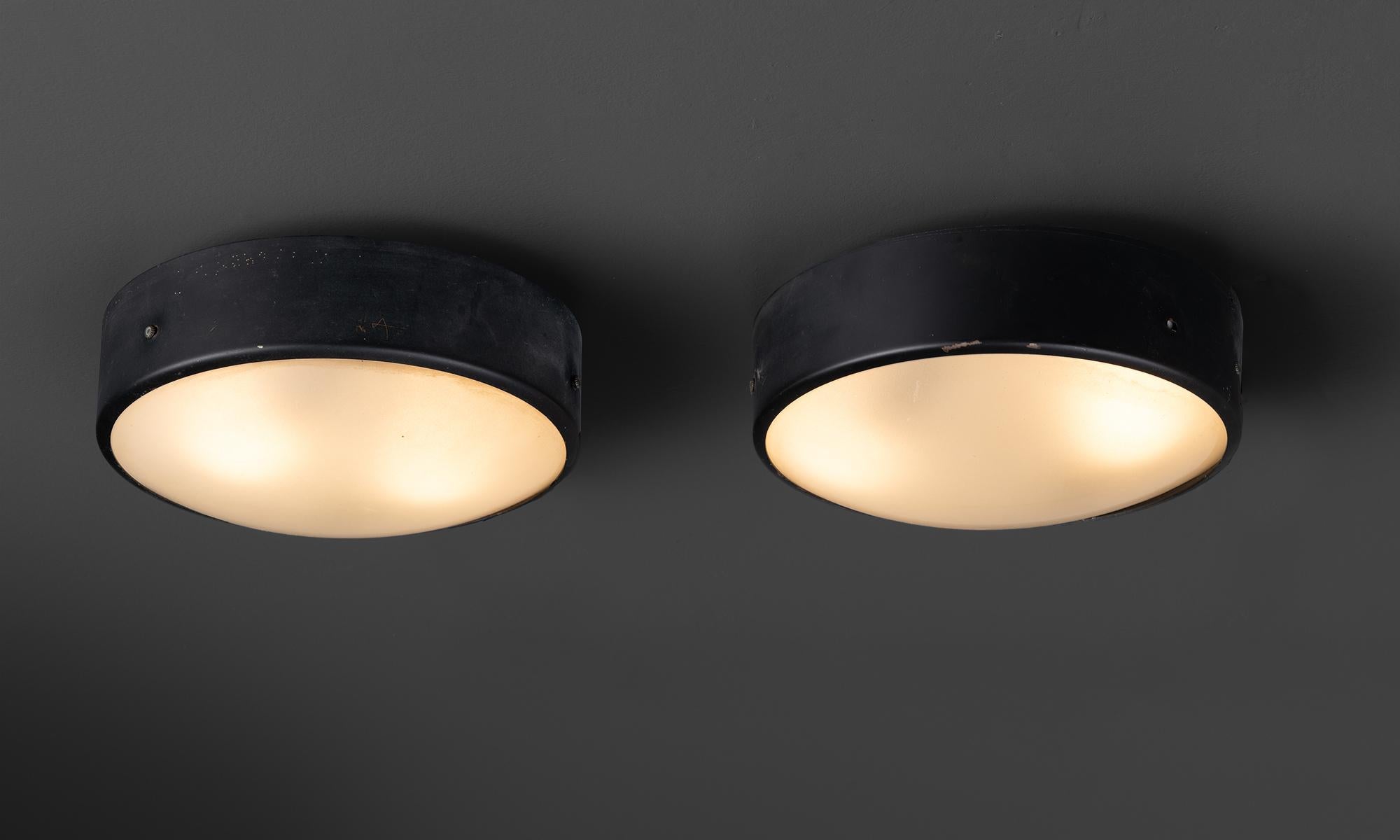 Stilnovo Flush Mounts Lights
Italy, 1950
Aluminum Stilnovo ceiling mount light in original black paint with original frosted glass diffuser.
8.25
