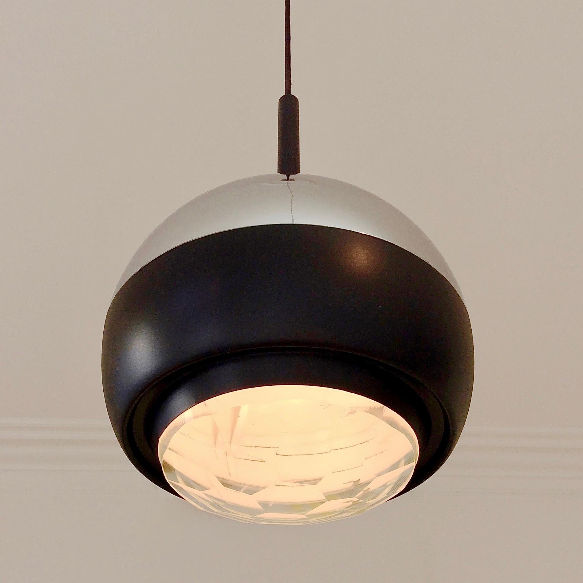 Stilnovo Glass and Metal Pendant Lamp Mod.1230, circa 1960, Italy In Good Condition For Sale In Brussels, BE